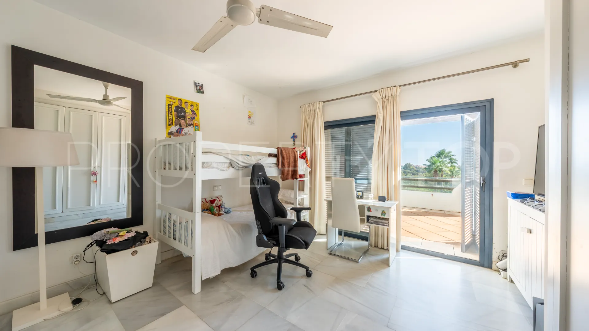 Comprar apartamento con 3 dormitorios en El Polo de Sotogrande