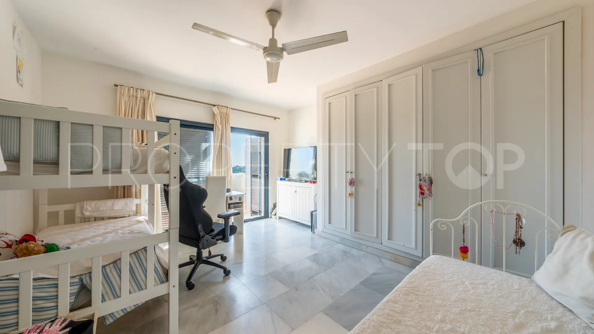 Comprar apartamento con 3 dormitorios en El Polo de Sotogrande
