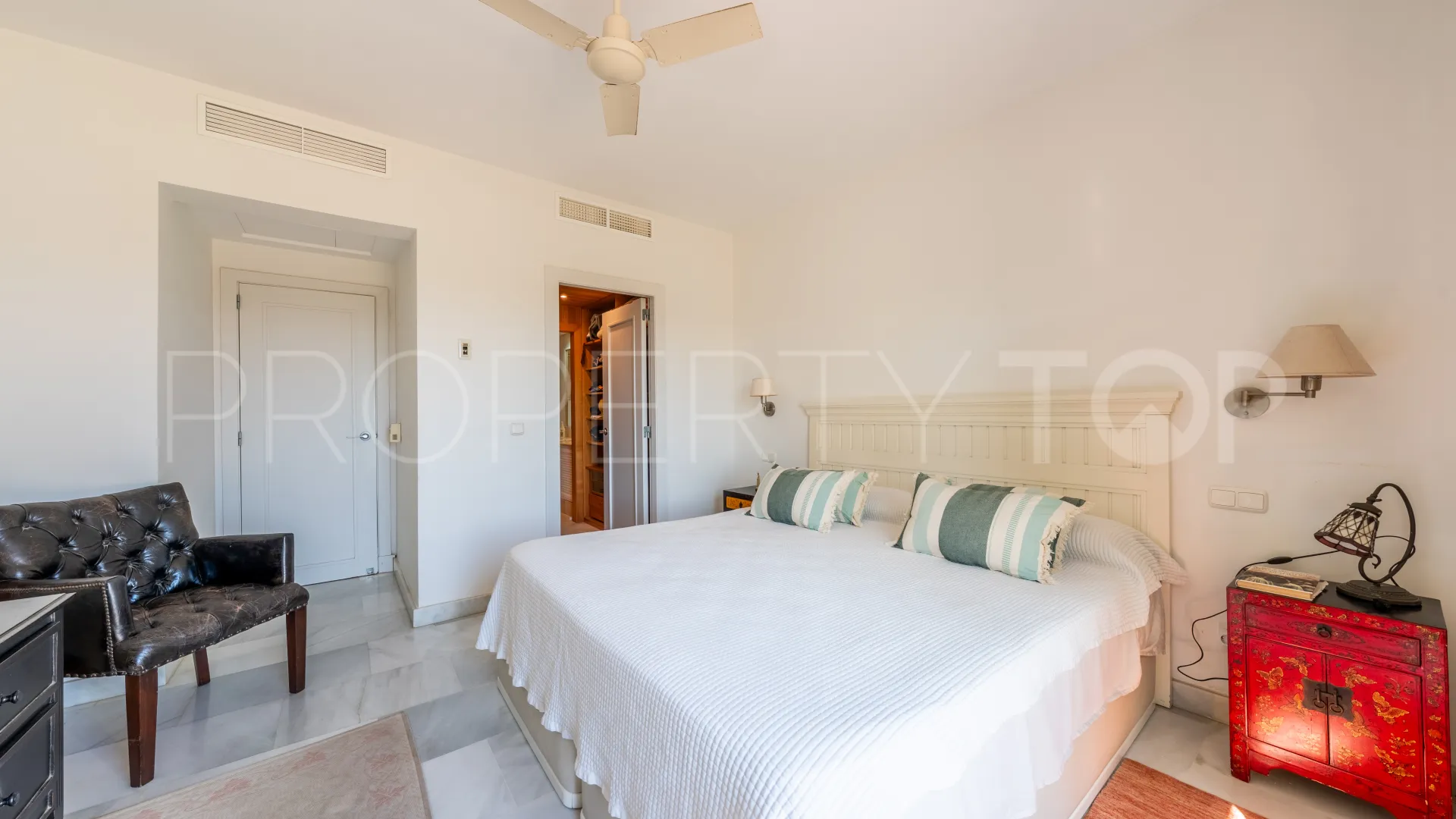 Comprar apartamento con 3 dormitorios en El Polo de Sotogrande