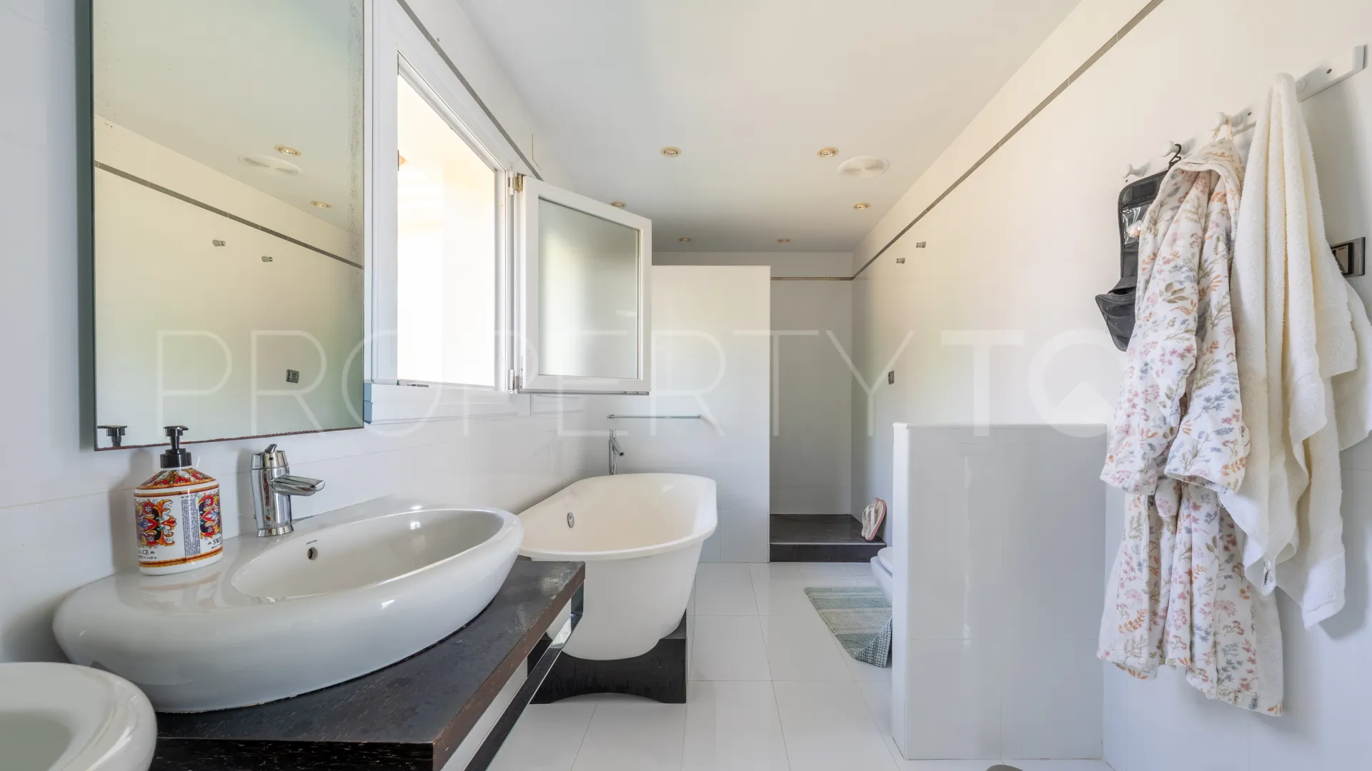 5 bedrooms villa in Mijas Costa for sale