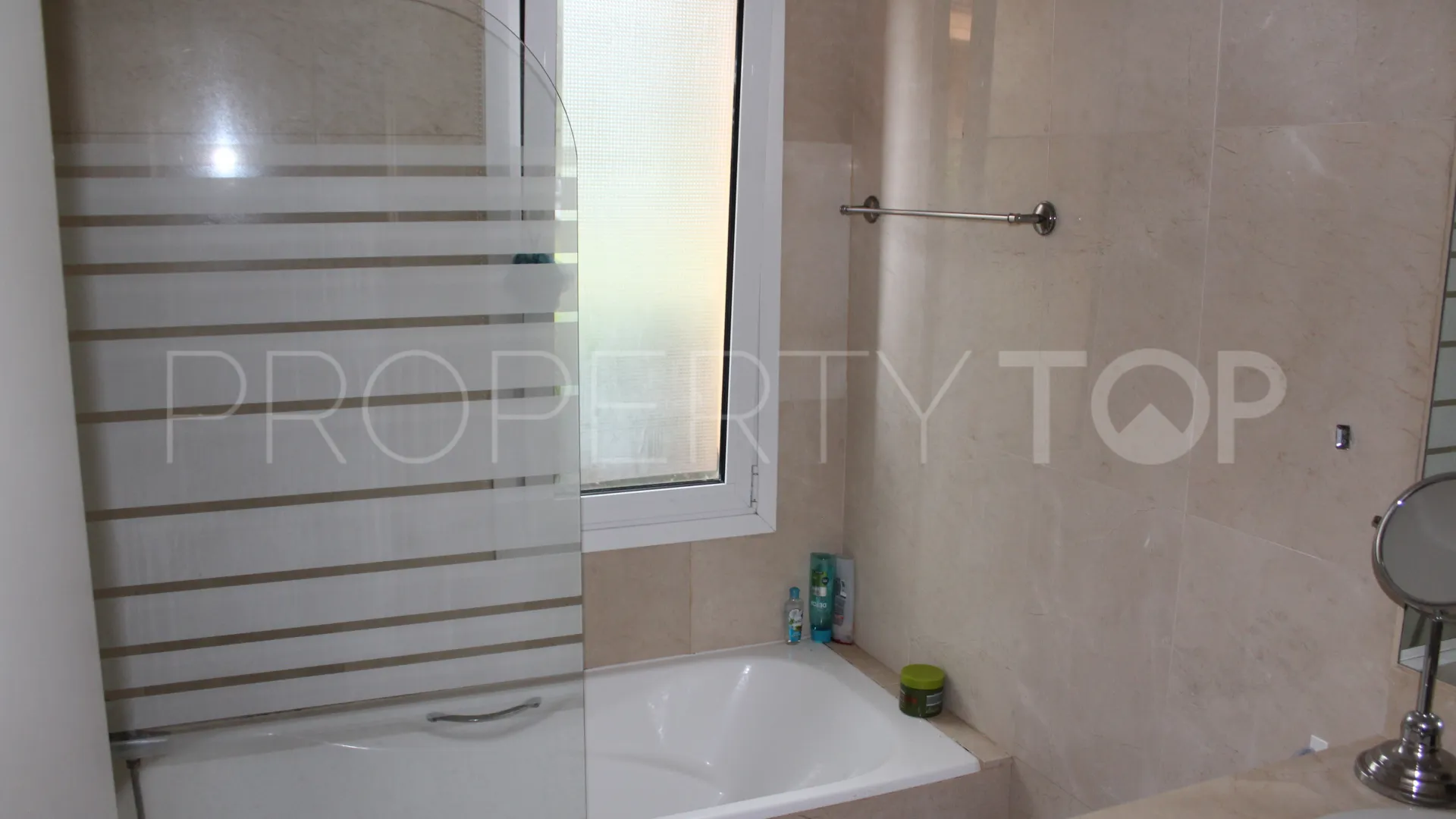 For sale ground floor apartment in La Duquesa