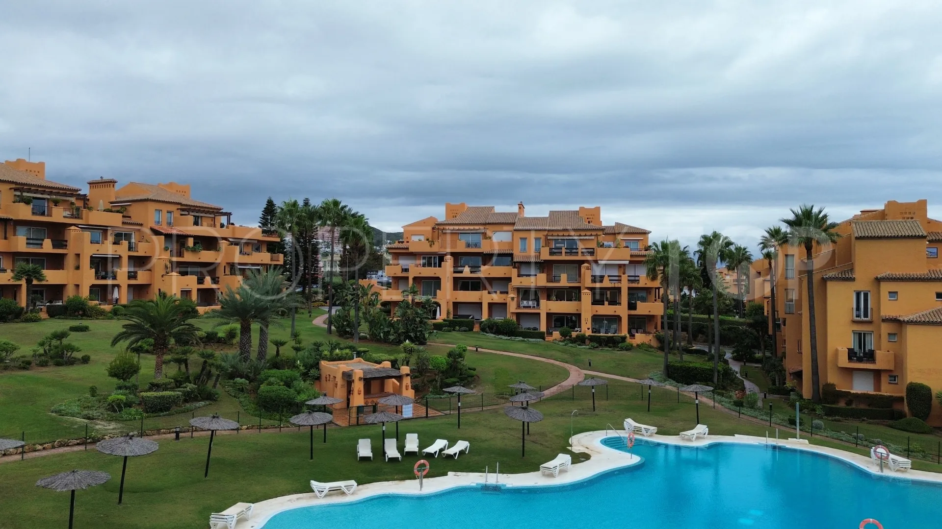 For sale ground floor apartment in La Duquesa