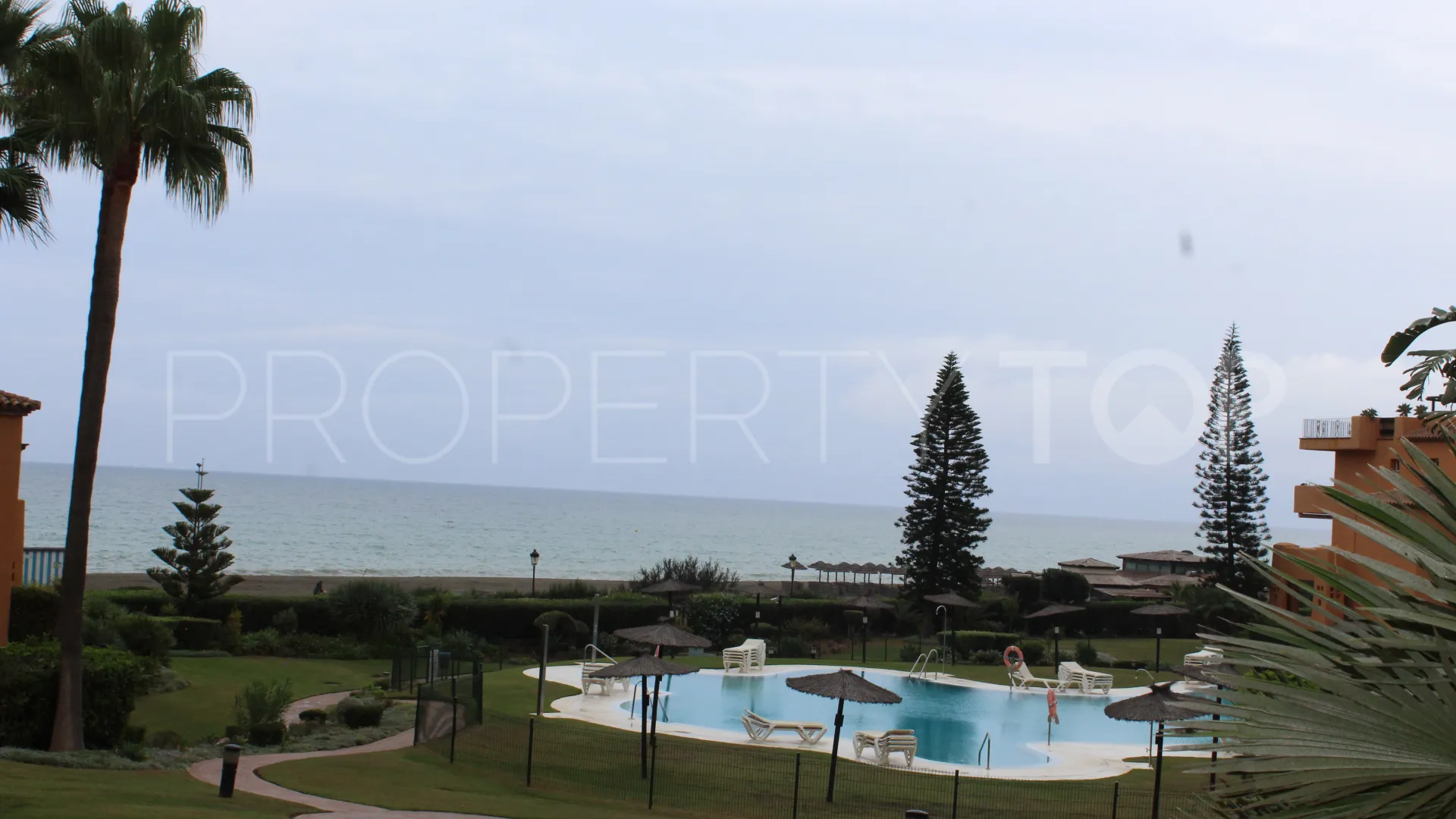 For sale ground floor apartment in La Duquesa