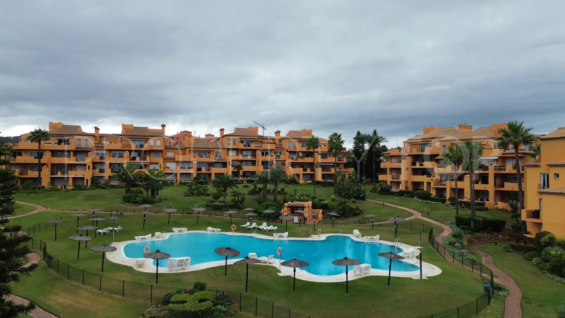 For sale ground floor apartment in La Duquesa