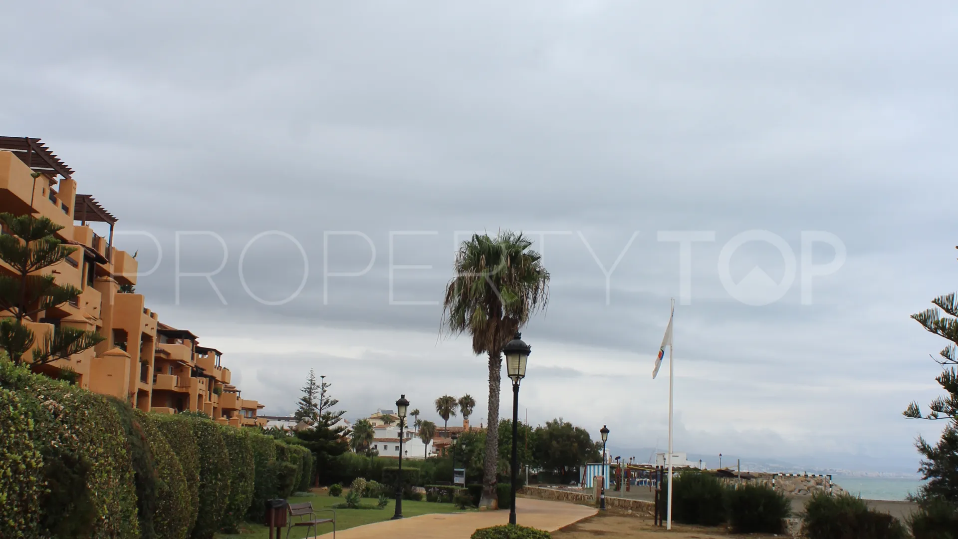 For sale ground floor apartment in La Duquesa
