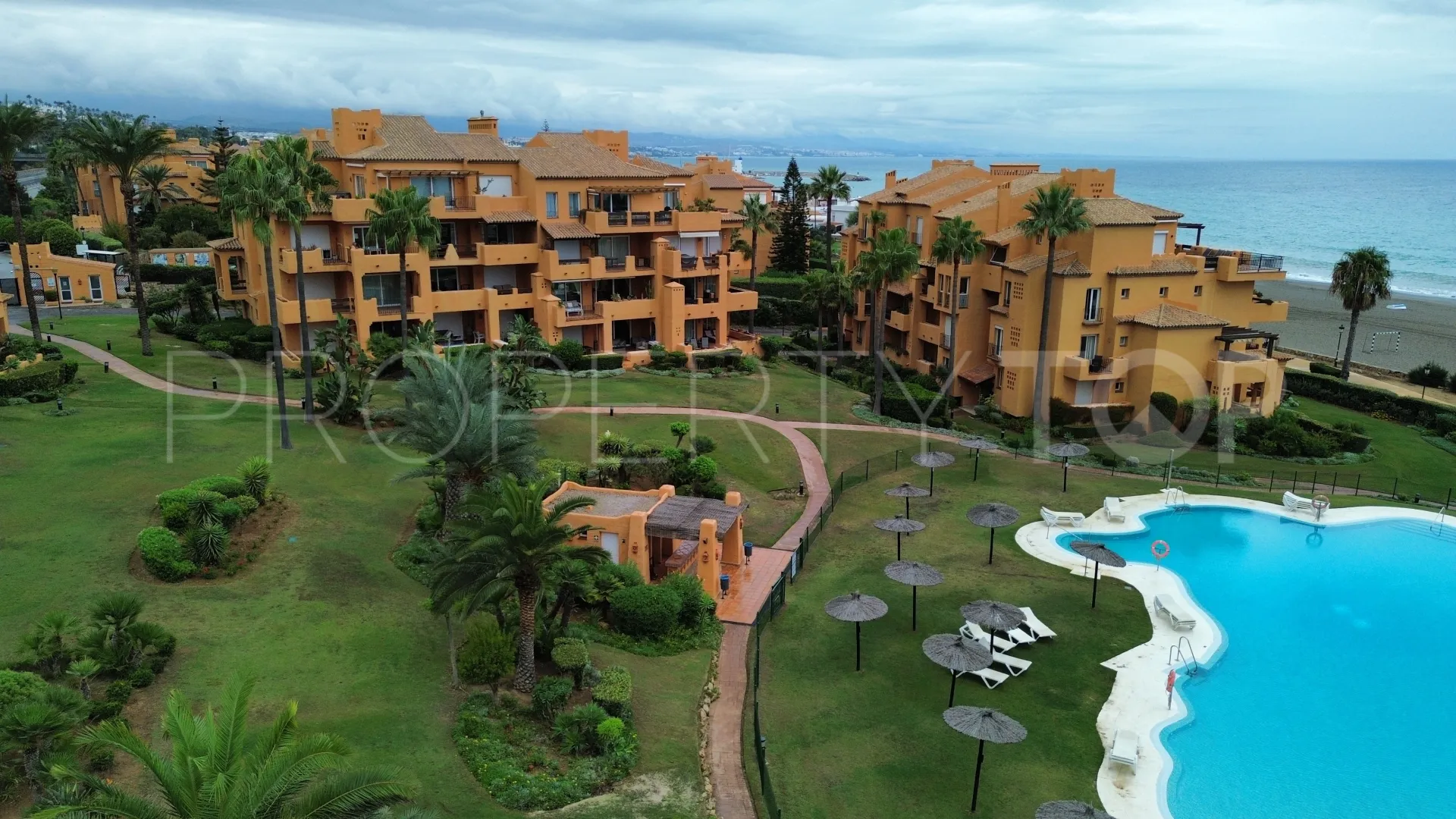 For sale ground floor apartment in La Duquesa