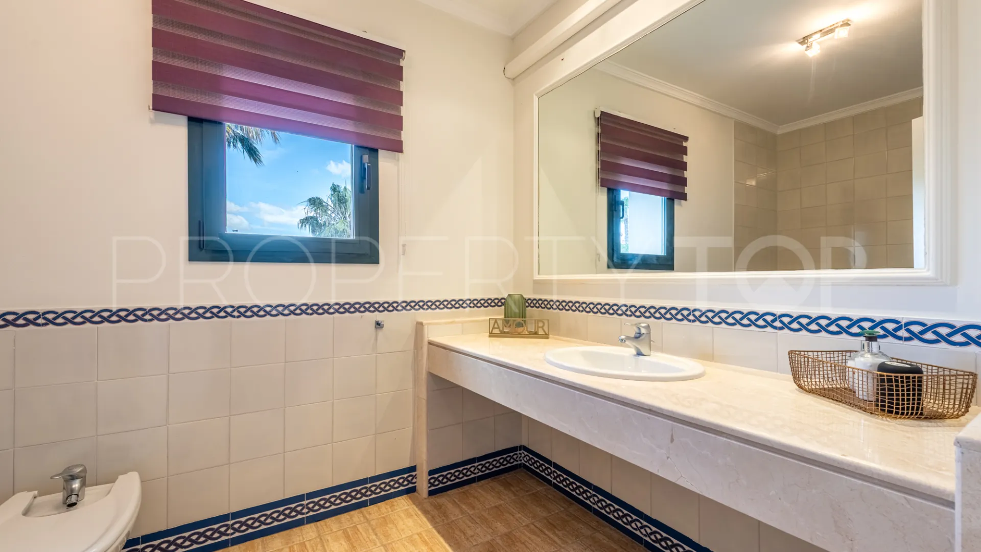 Villa with 4 bedrooms for sale in Zona F