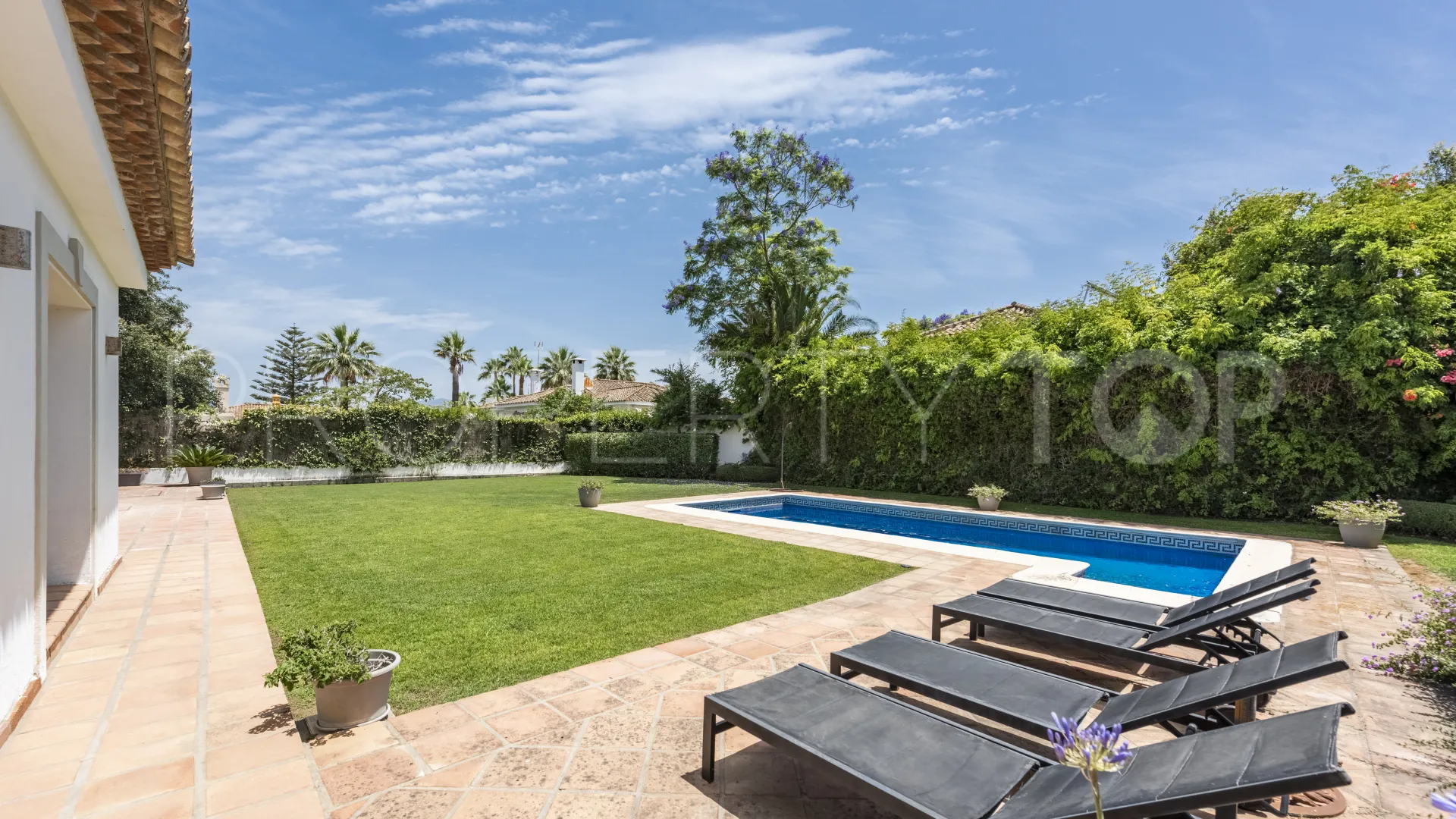For sale villa in Zona B