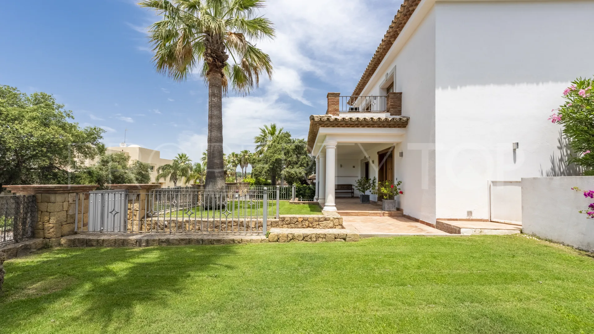 For sale villa in Zona B