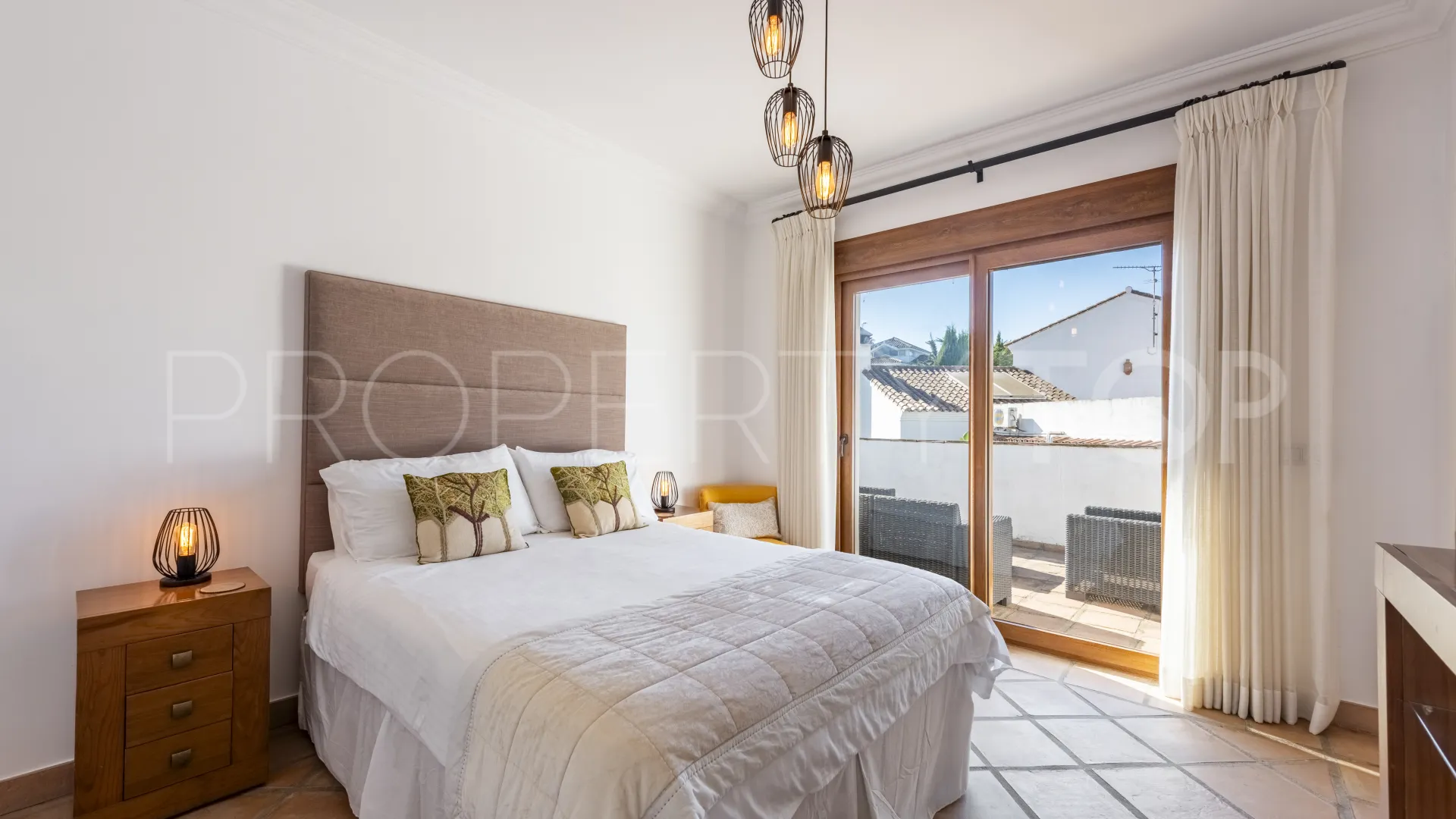 For sale villa in Zona B