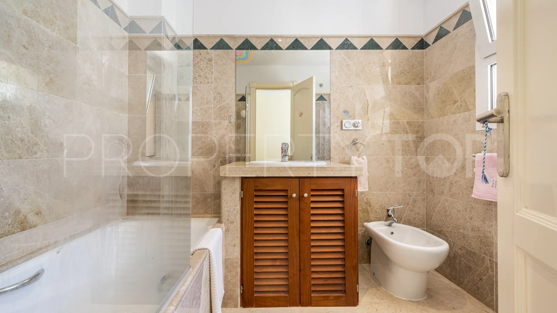 Apartamento de 3 dormitorios a la venta en San Roque Club