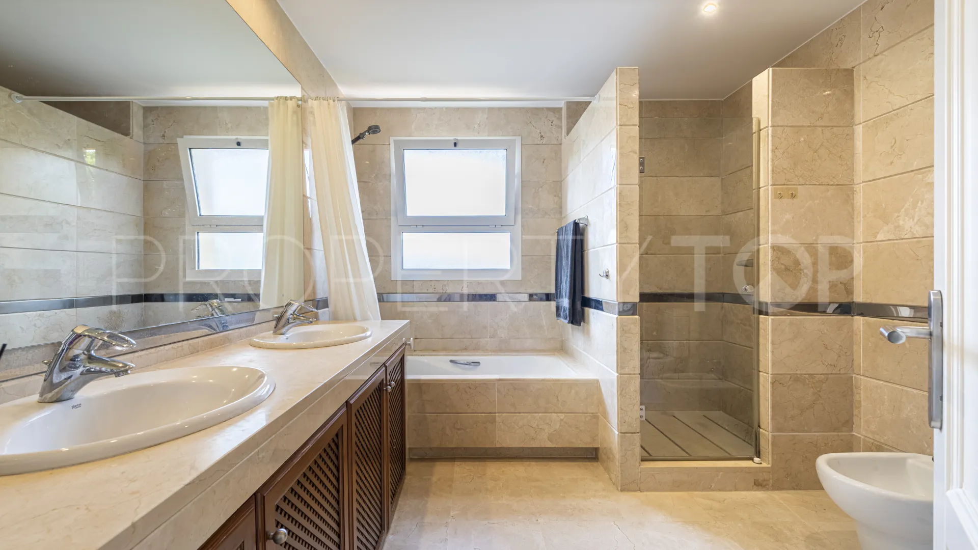Apartamento de 3 dormitorios a la venta en San Roque Club