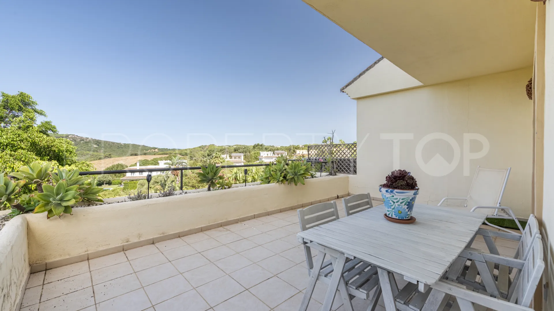 Apartamento de 3 dormitorios a la venta en San Roque Club