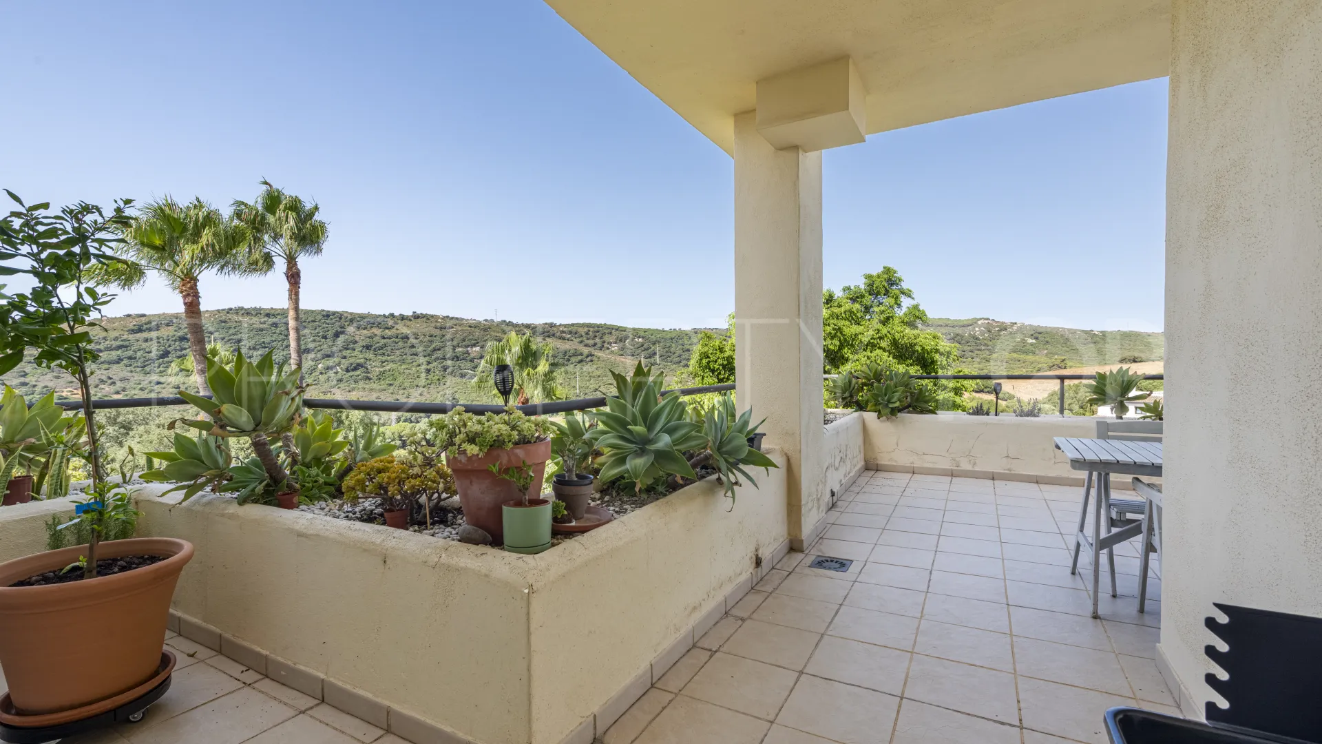 Apartamento de 3 dormitorios a la venta en San Roque Club