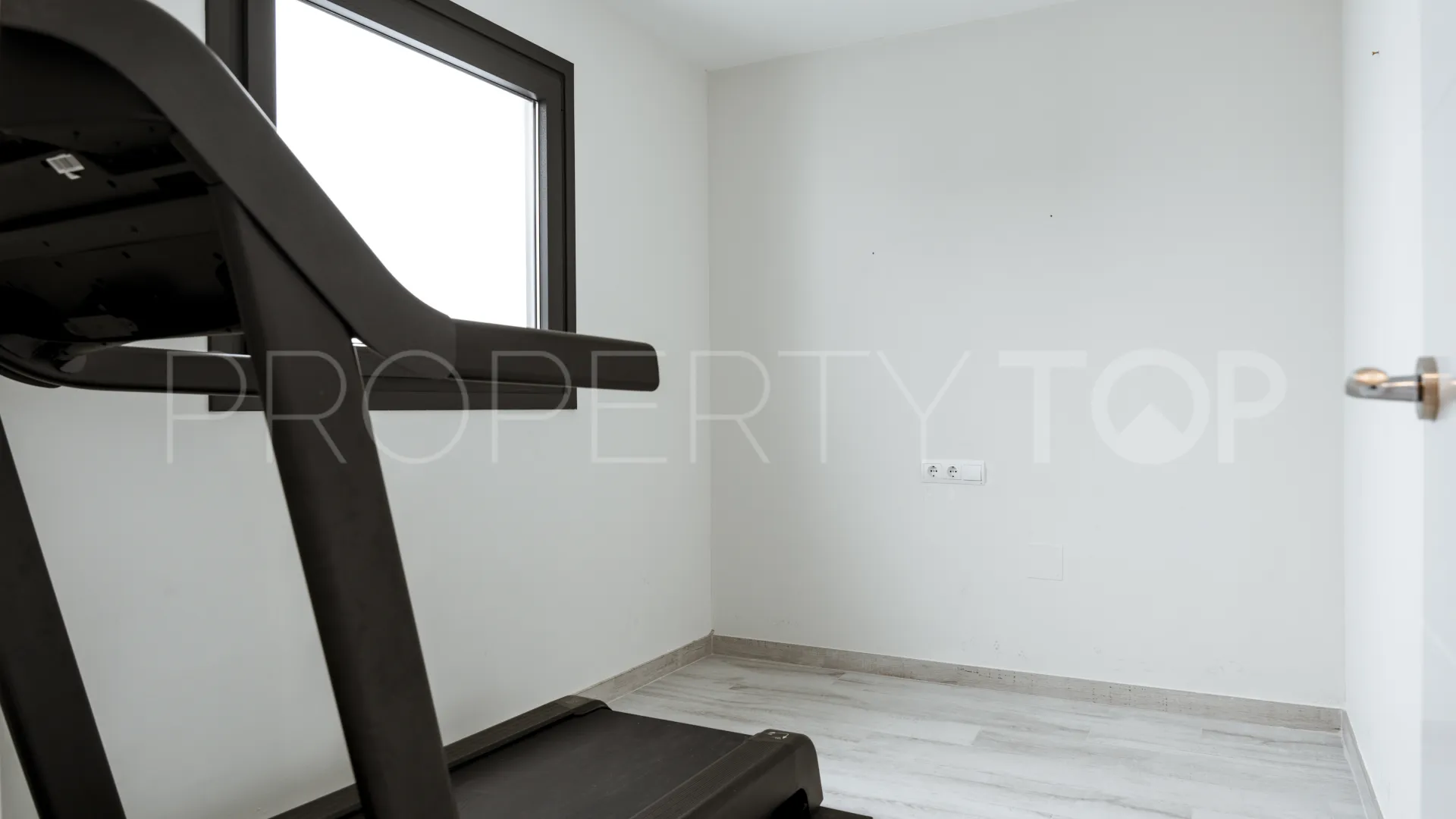 For sale town house in La Mairena with 4 bedrooms