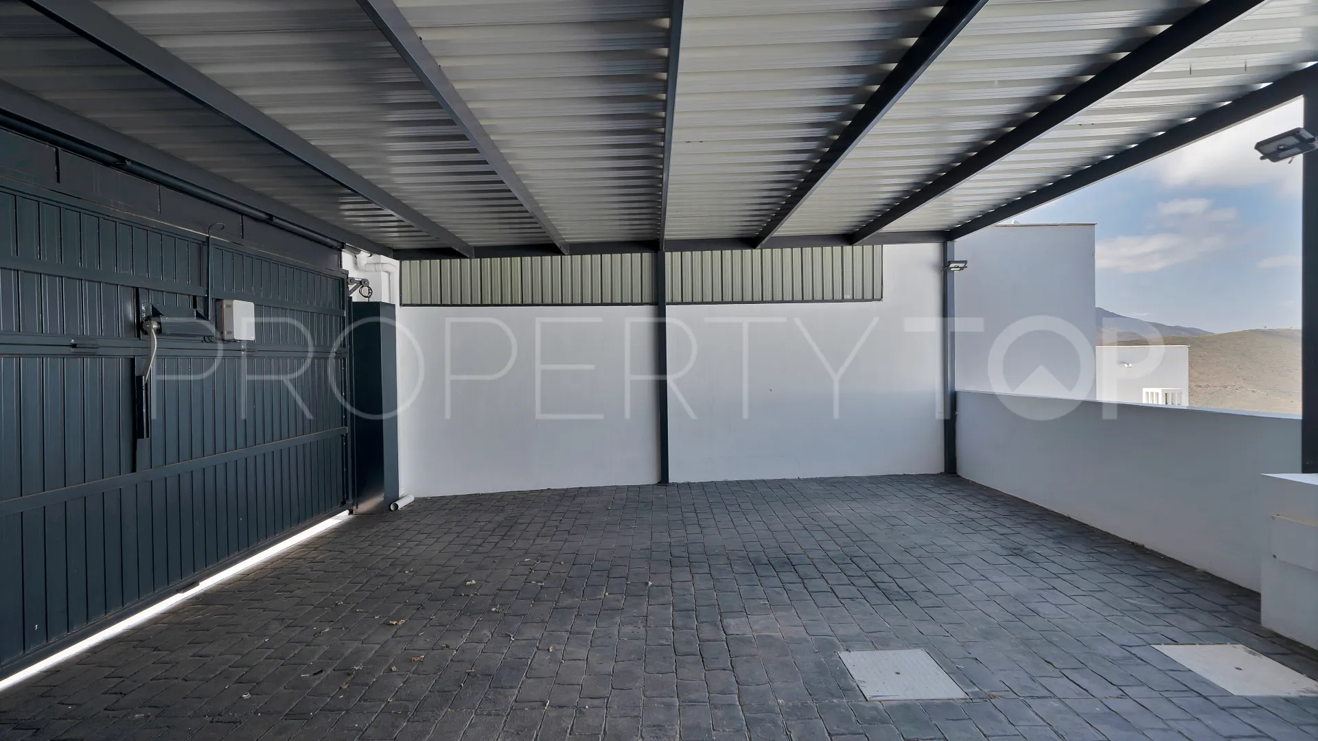 For sale town house in La Mairena with 4 bedrooms