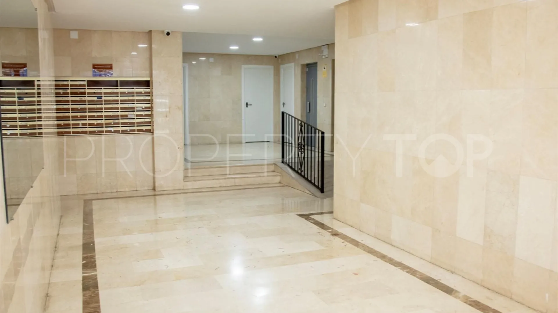 Se vende piso en San Pedro de Alcantara con 4 dormitorios