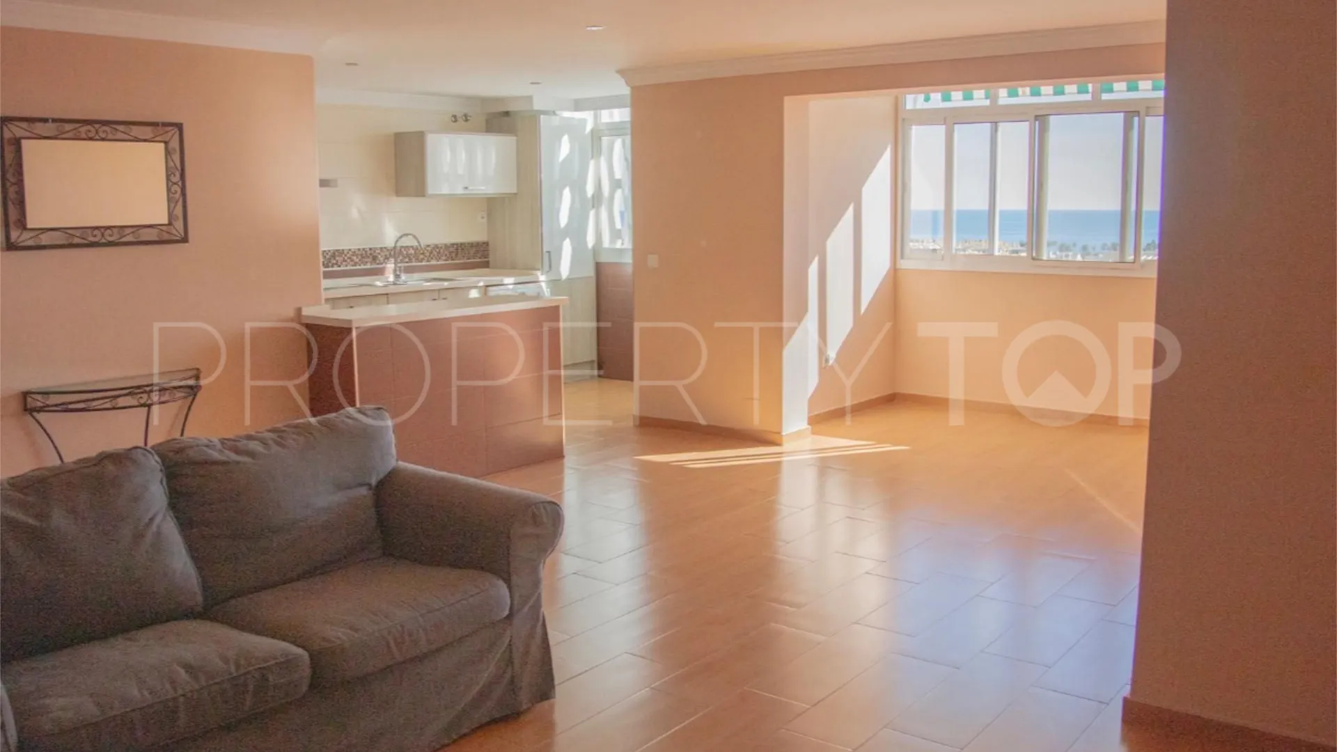 Se vende piso en San Pedro de Alcantara con 4 dormitorios