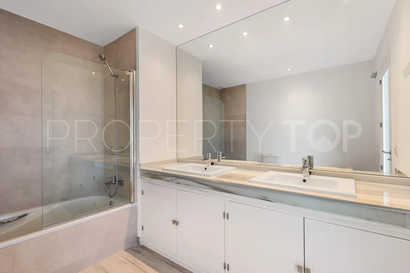 For sale town house in La Mairena