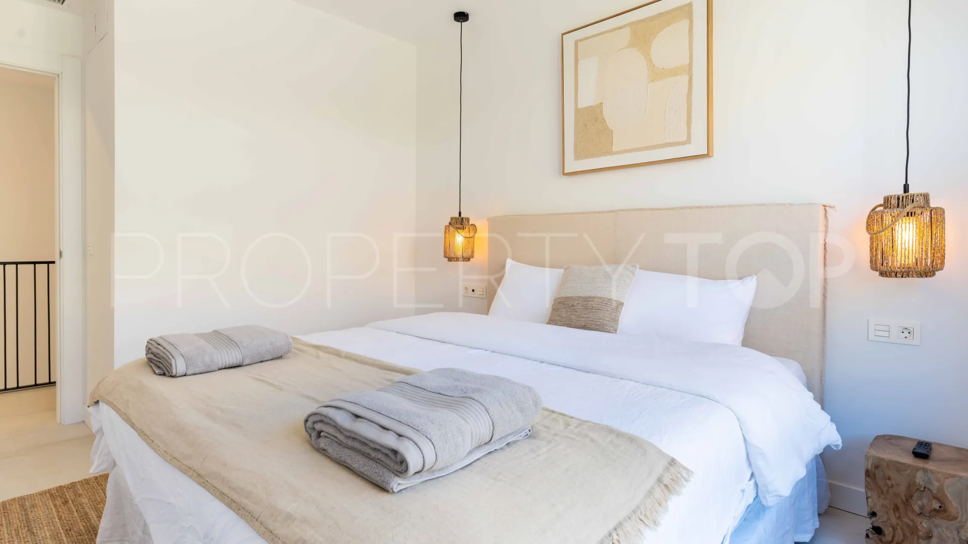 For sale town house in El Chaparral with 4 bedrooms