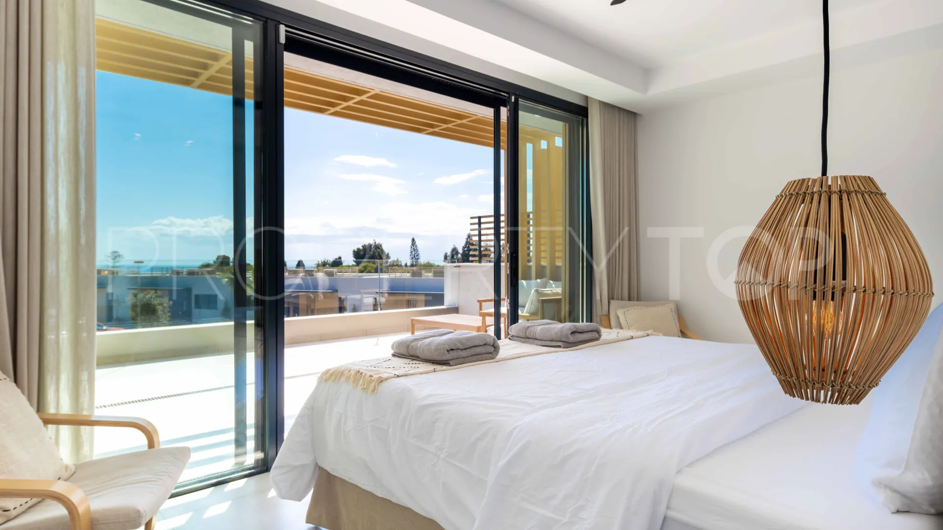 For sale town house in El Chaparral with 4 bedrooms