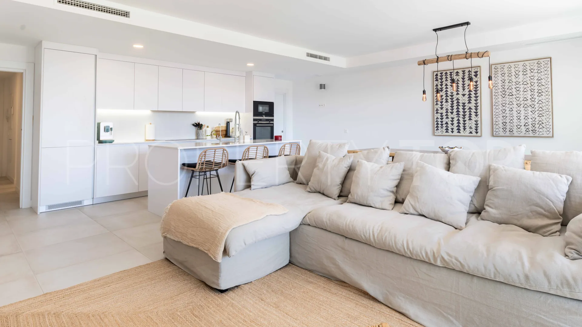 For sale town house in El Chaparral with 4 bedrooms