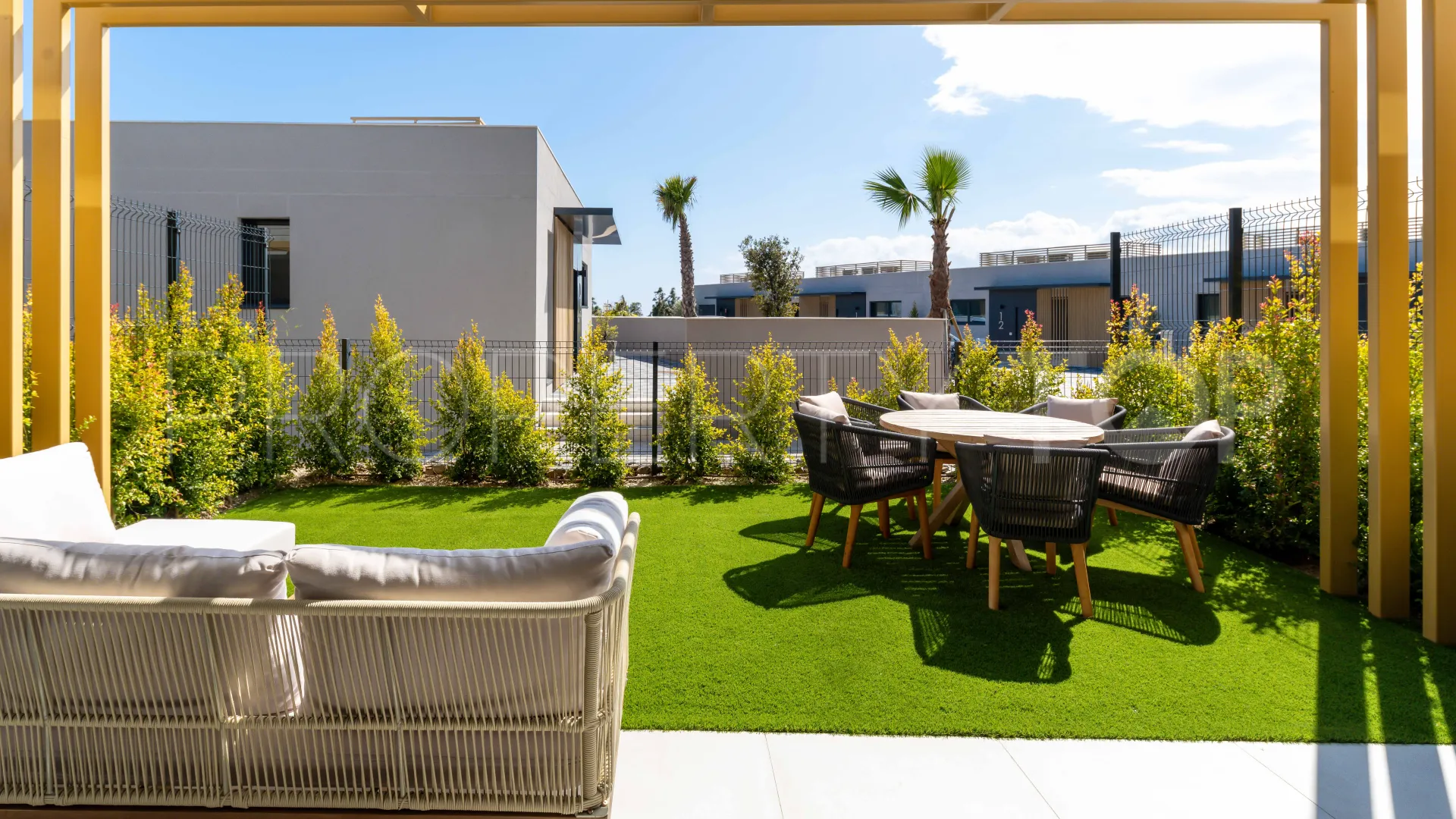 For sale town house in El Chaparral with 4 bedrooms
