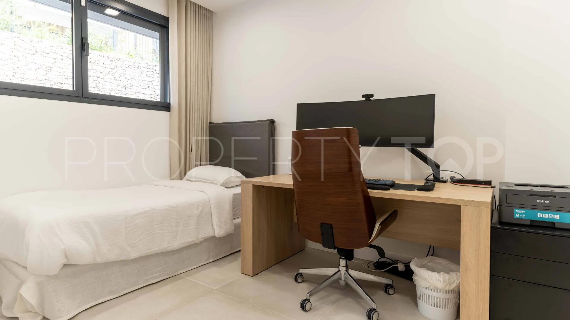 For sale town house in El Chaparral with 4 bedrooms