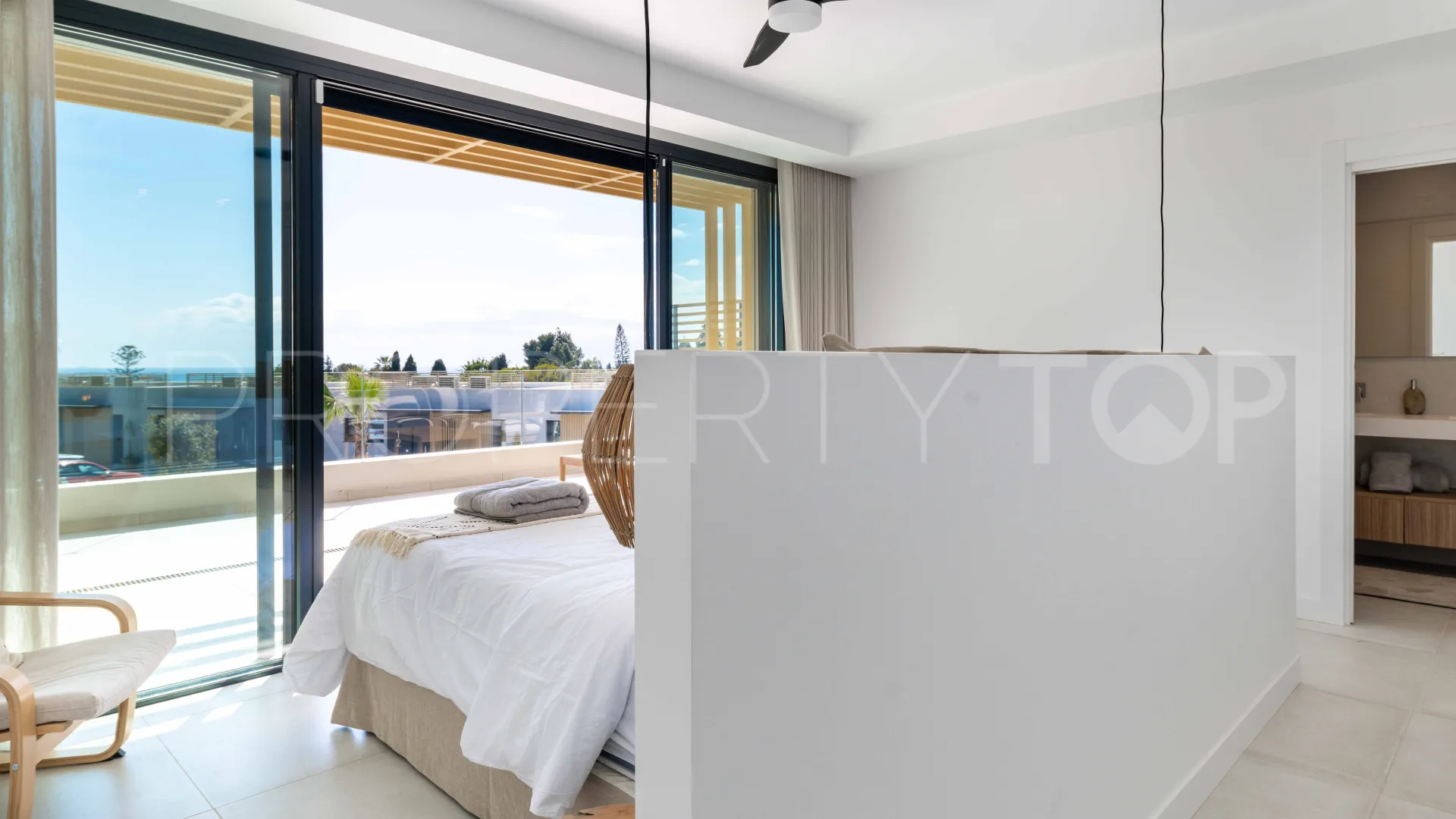 For sale town house in El Chaparral with 4 bedrooms
