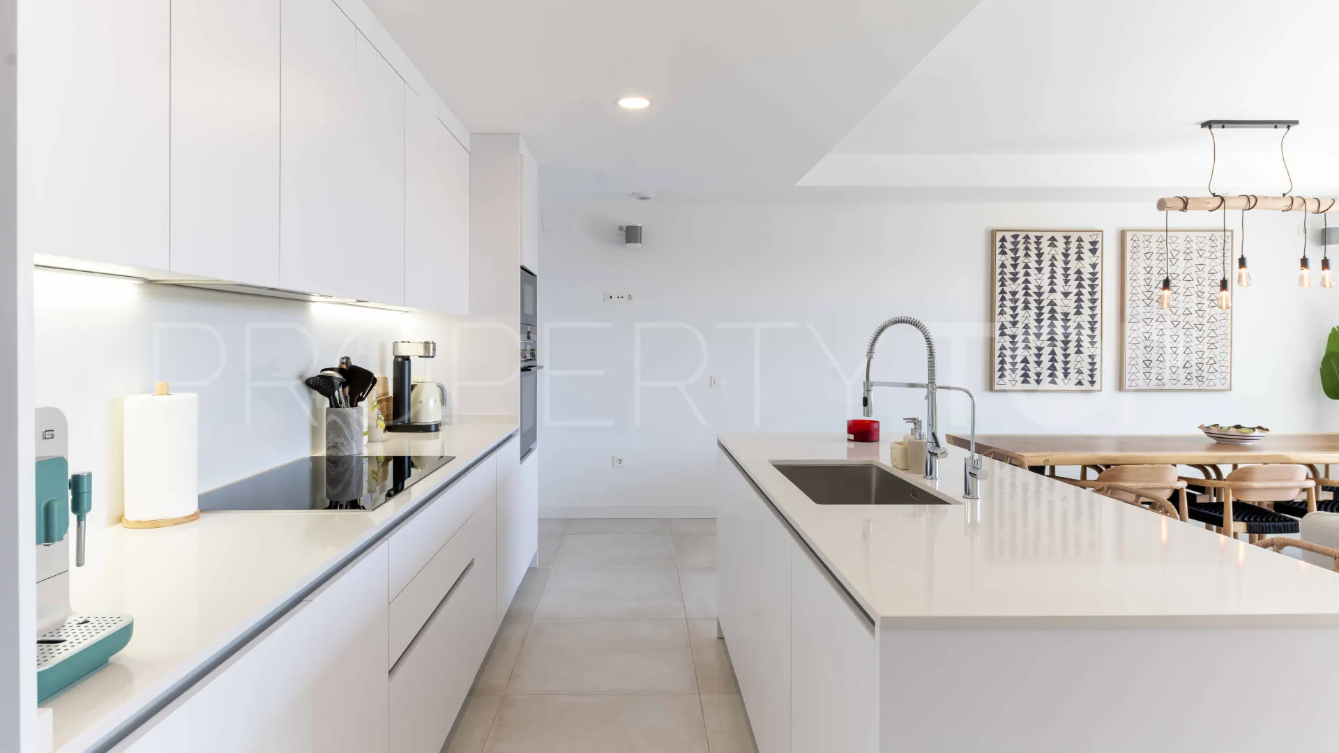 For sale town house in El Chaparral with 4 bedrooms