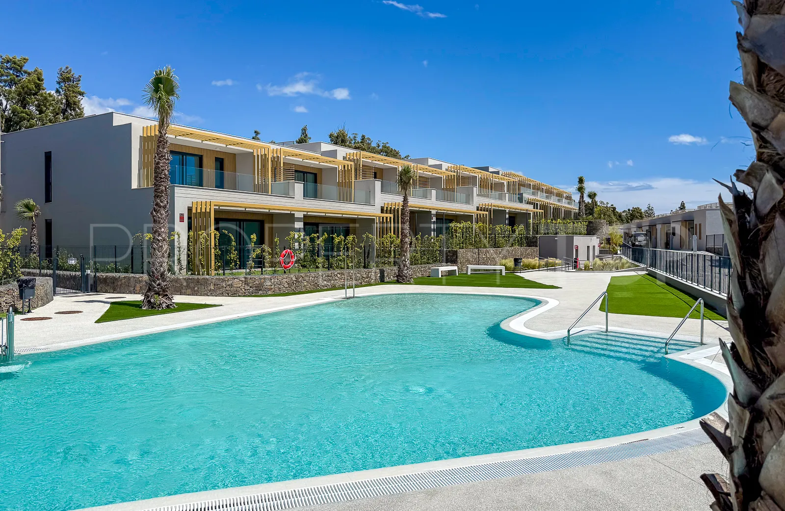 For sale town house in El Chaparral with 4 bedrooms