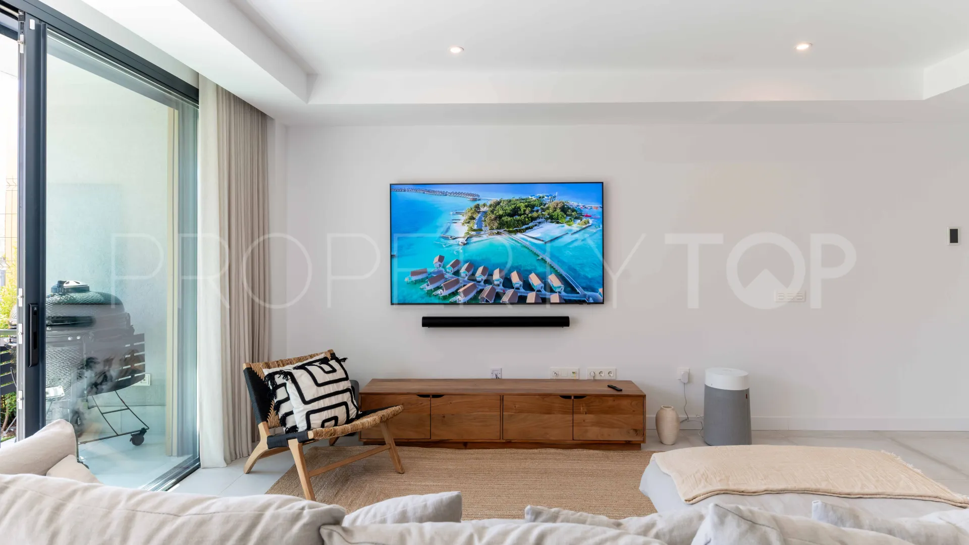 For sale town house in El Chaparral with 4 bedrooms