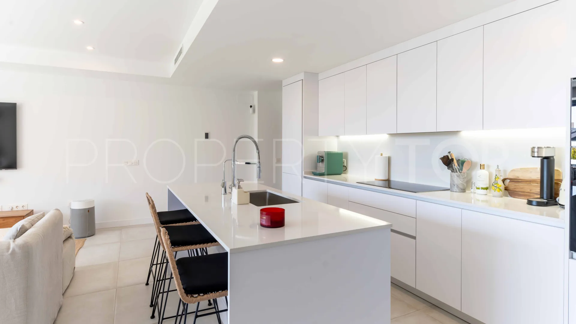 For sale town house in El Chaparral with 4 bedrooms