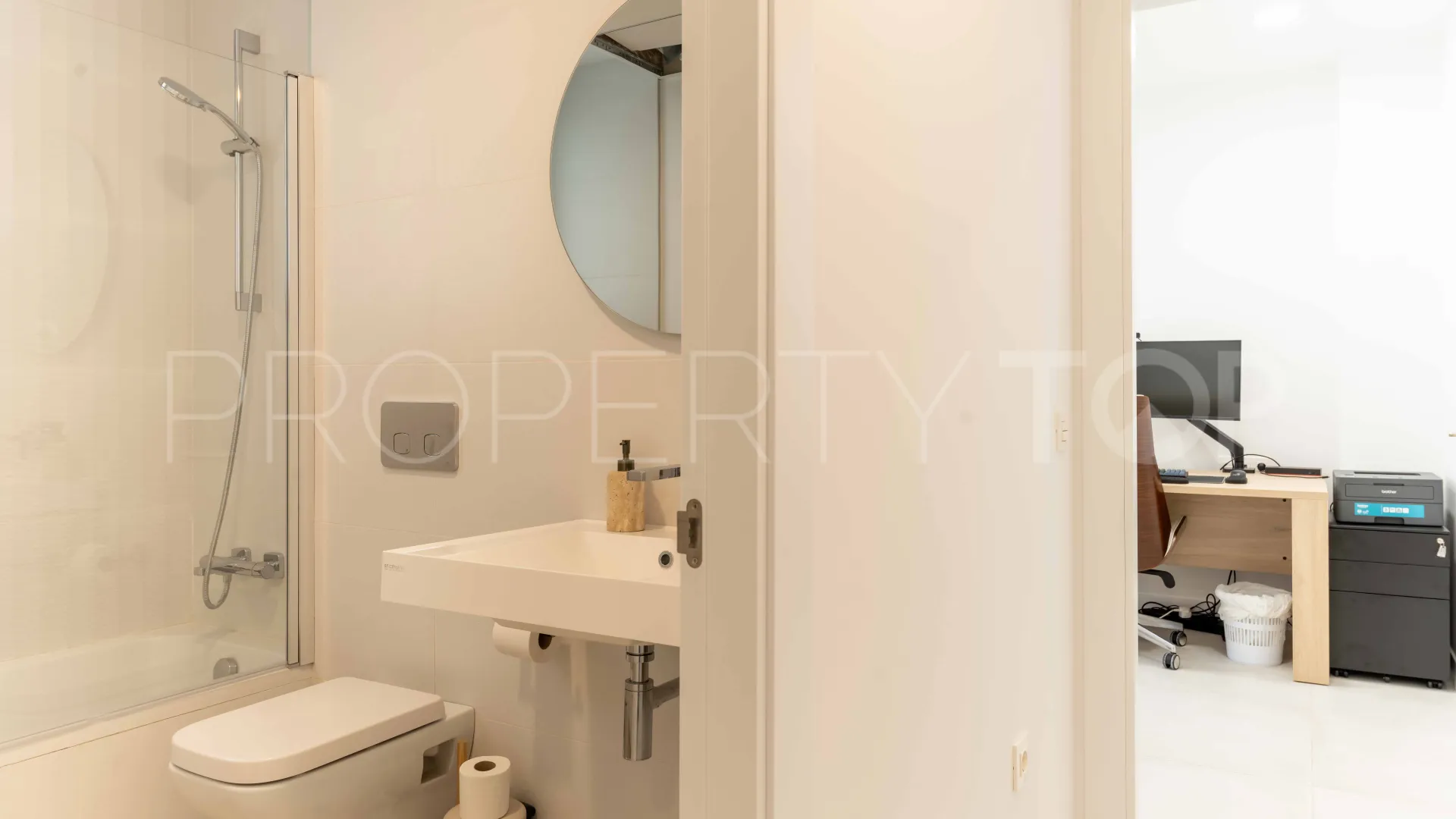 For sale town house in El Chaparral with 4 bedrooms