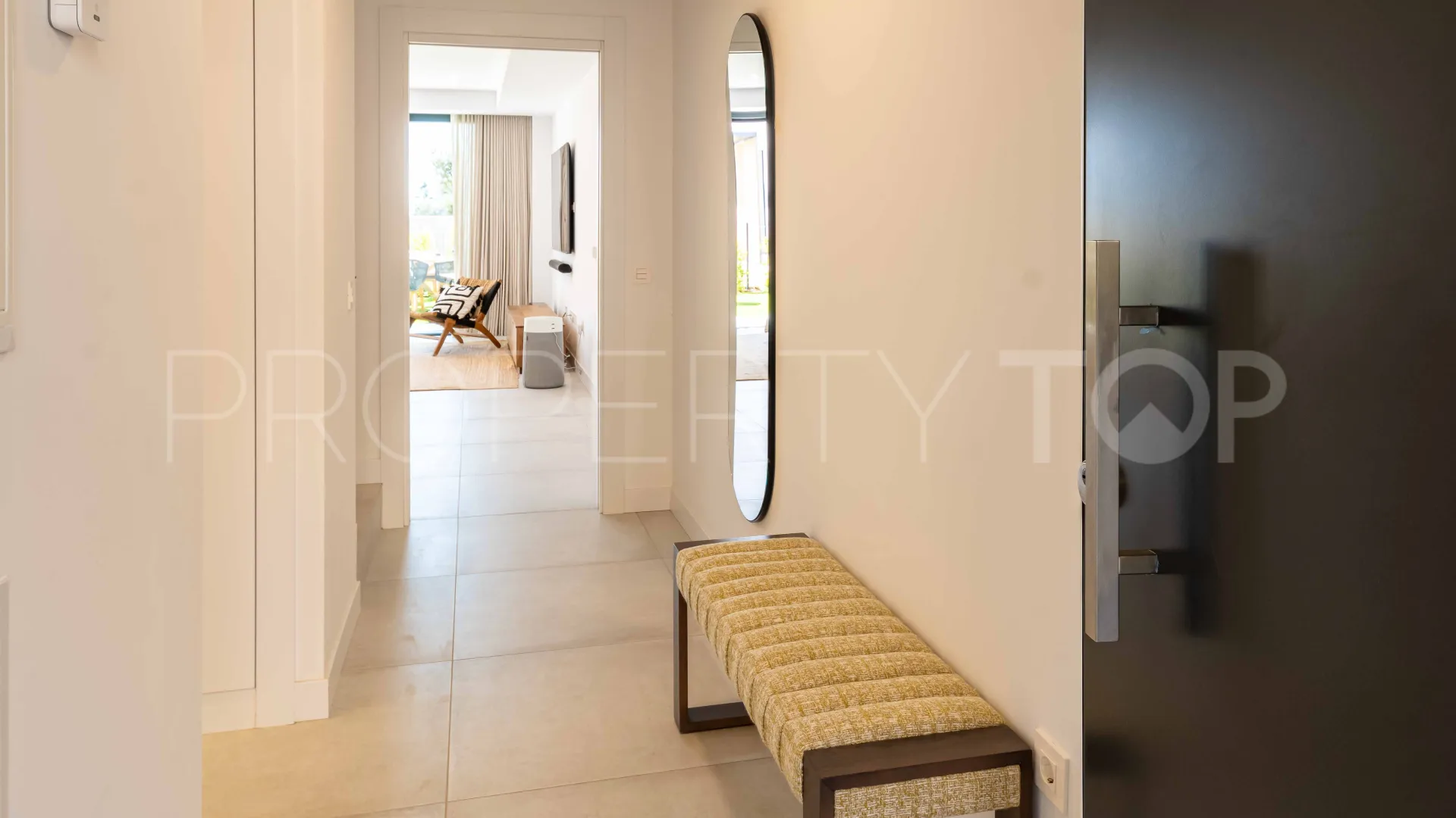 For sale town house in El Chaparral with 4 bedrooms