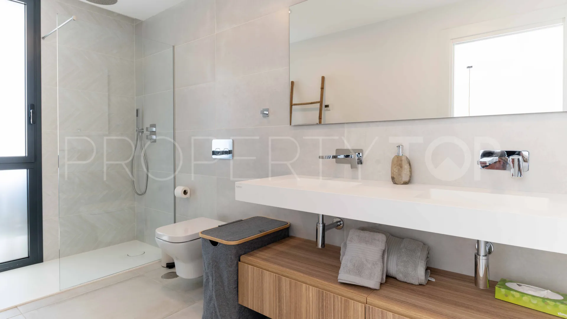 For sale town house in El Chaparral with 4 bedrooms