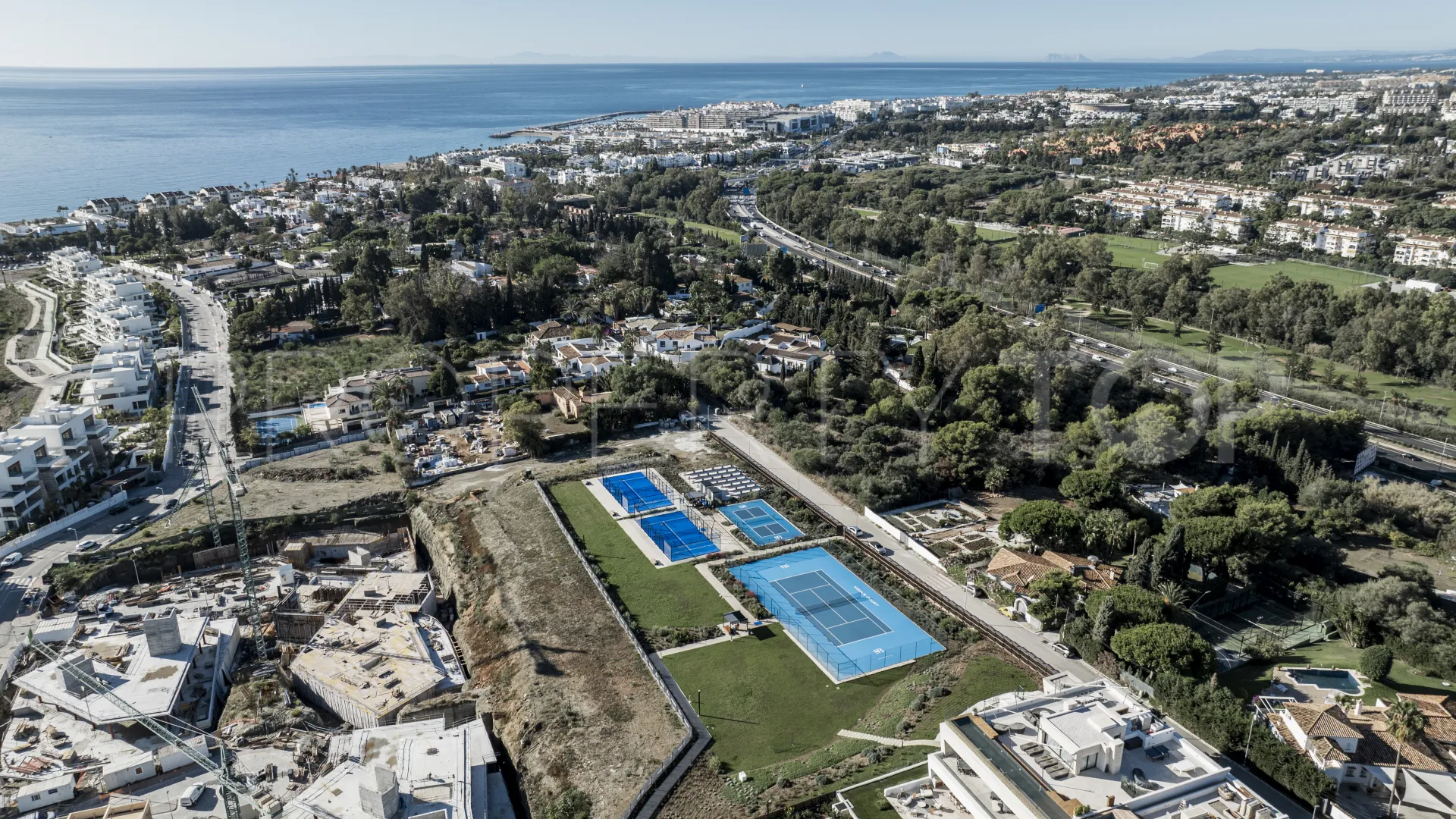Ground floor duplex with 5 bedrooms for sale in Marbella City