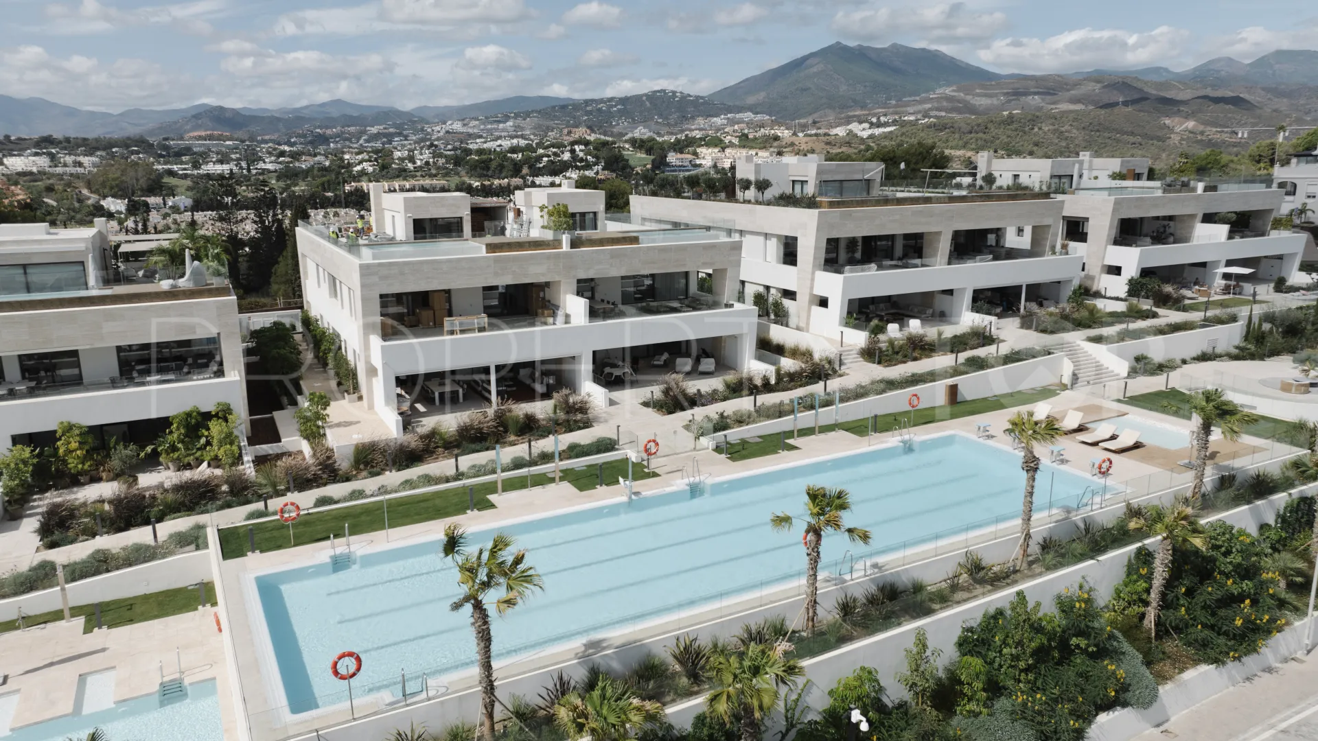 Ground floor duplex with 5 bedrooms for sale in Marbella City