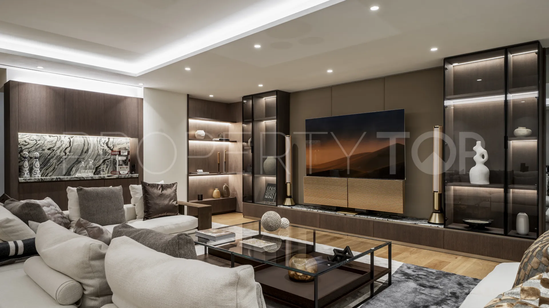 Ground floor duplex with 5 bedrooms for sale in Marbella City