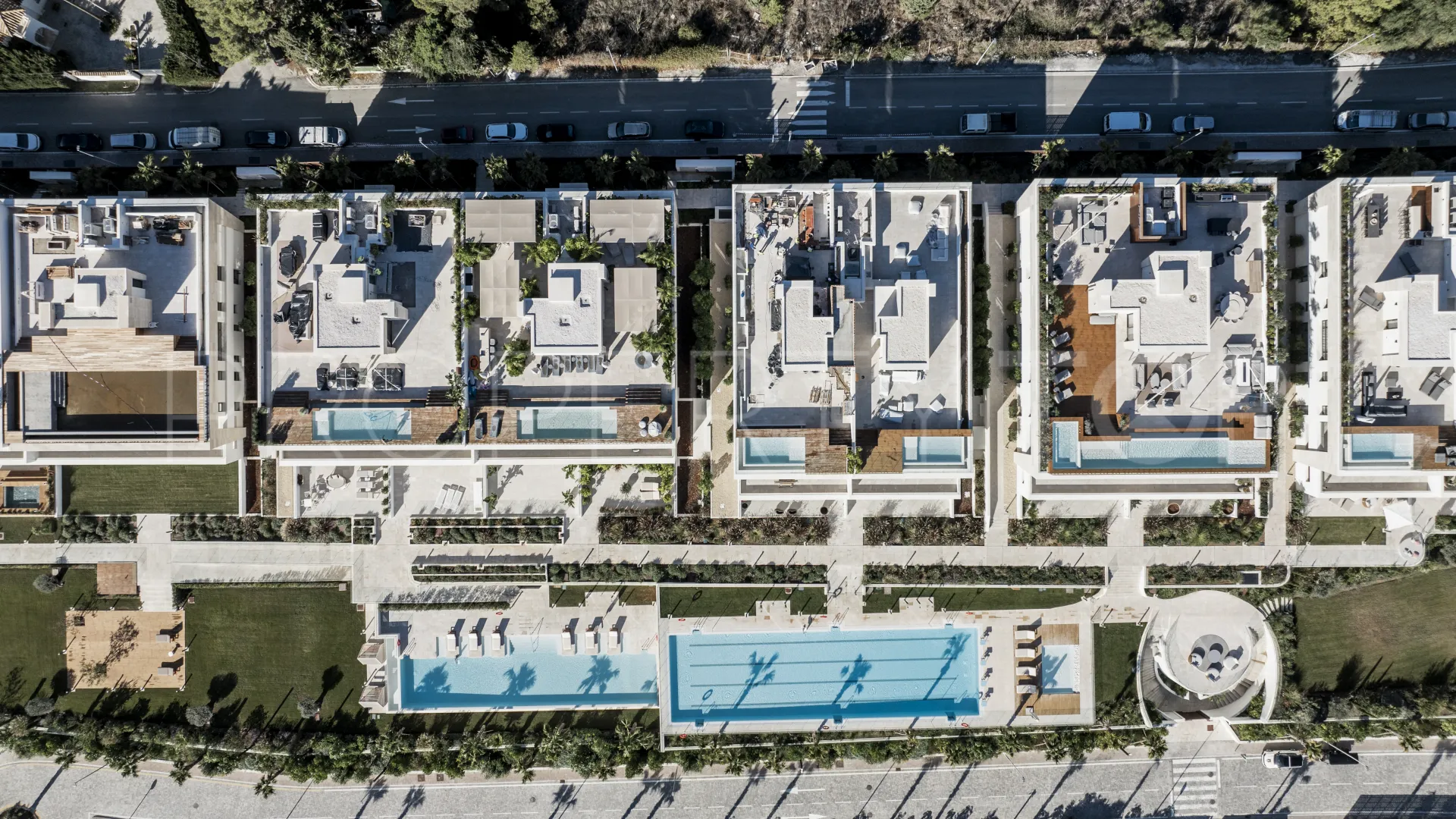 Ground floor duplex with 5 bedrooms for sale in Marbella City
