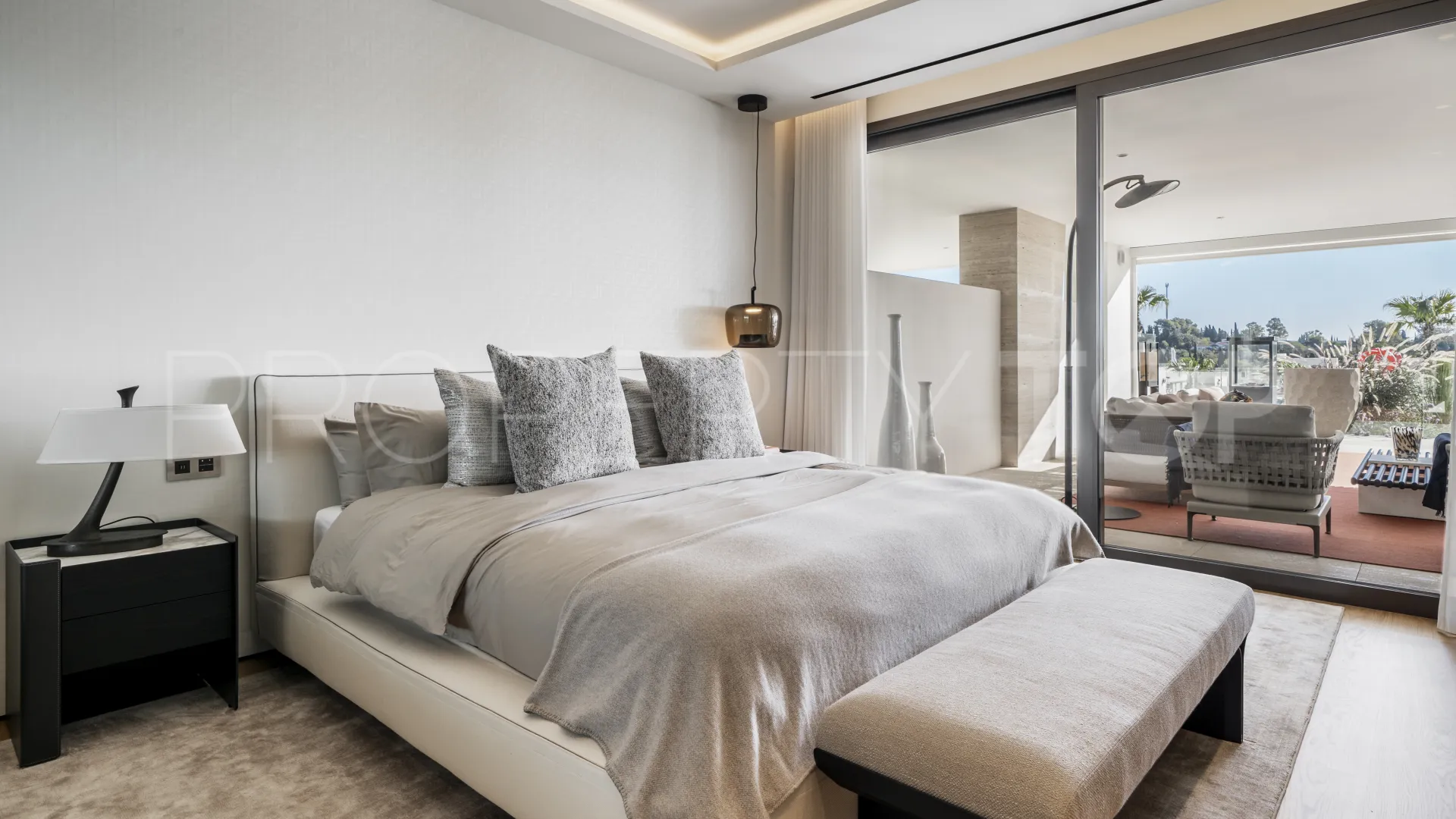 Ground floor duplex with 5 bedrooms for sale in Marbella City
