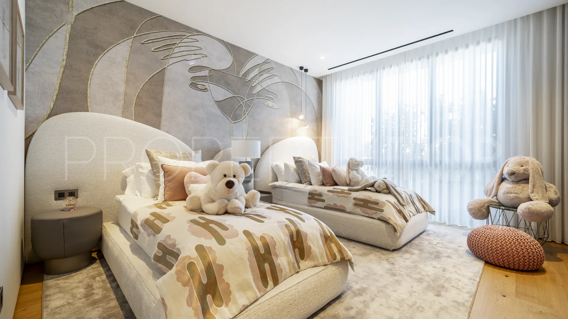 Ground floor duplex with 5 bedrooms for sale in Marbella City
