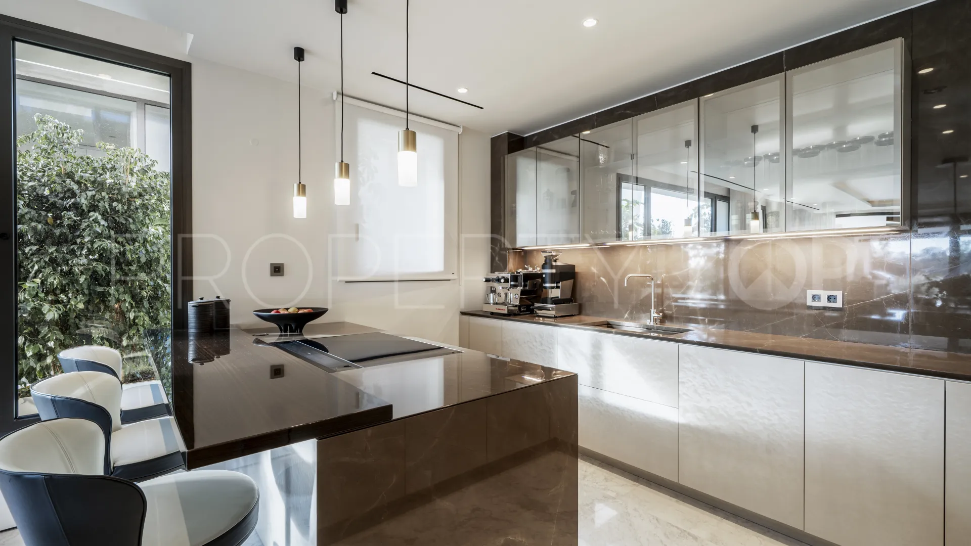Ground floor duplex with 5 bedrooms for sale in Marbella City