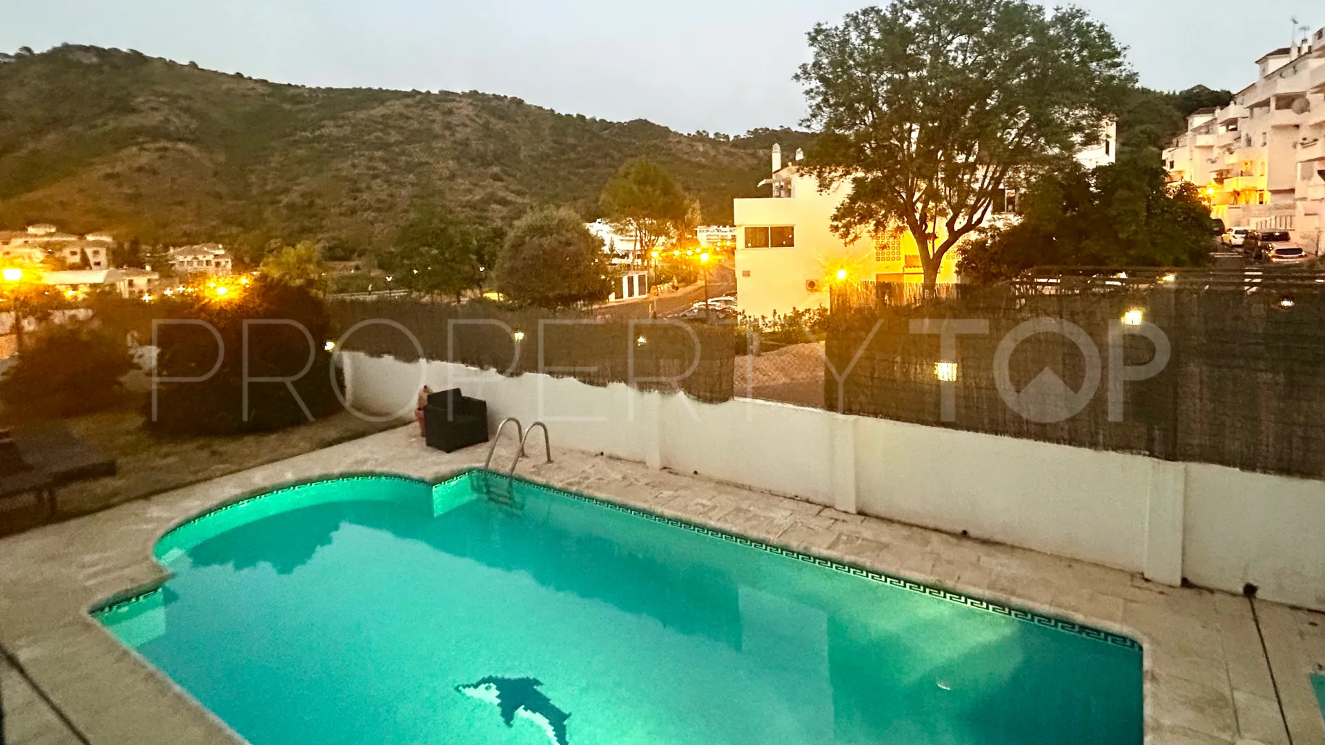 Villa with 4 bedrooms for sale in Benahavis Centro