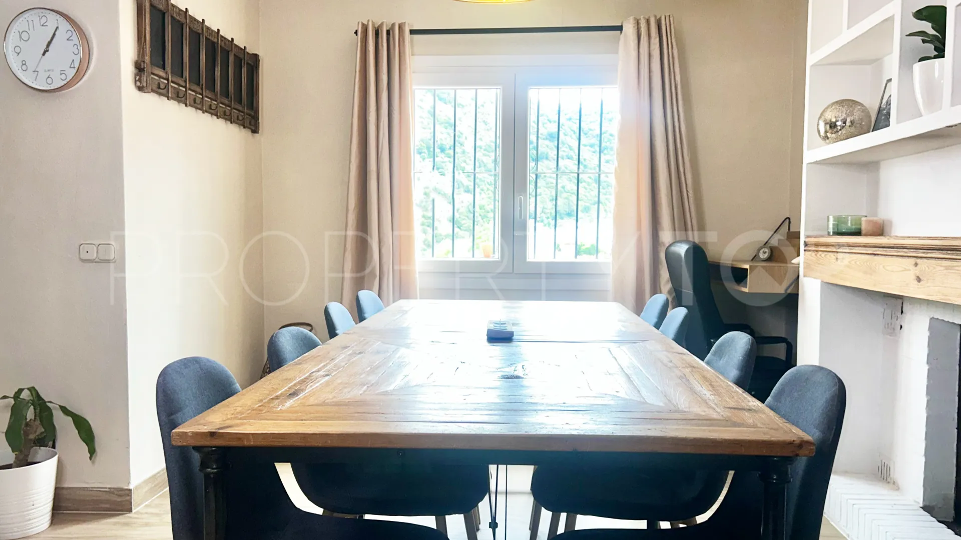 Villa with 4 bedrooms for sale in Benahavis Centro