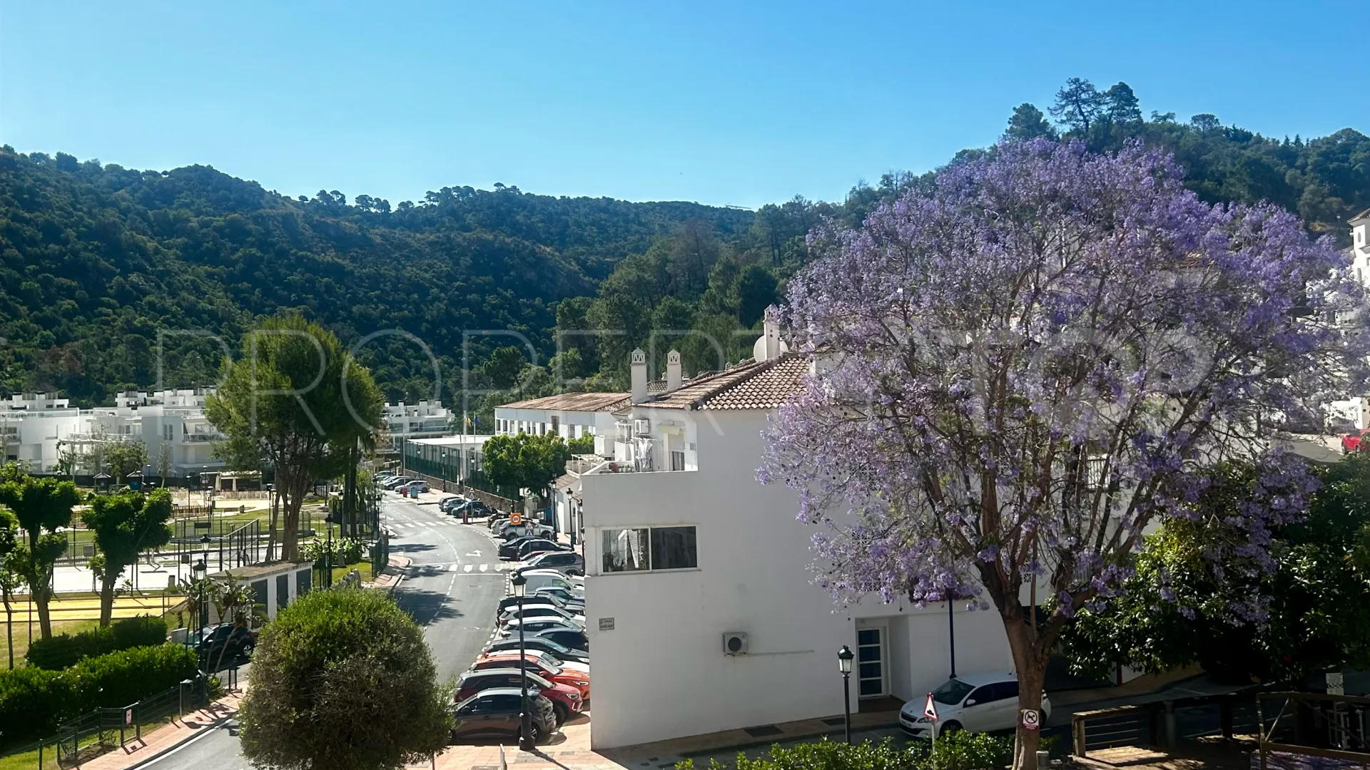 Villa with 4 bedrooms for sale in Benahavis Centro