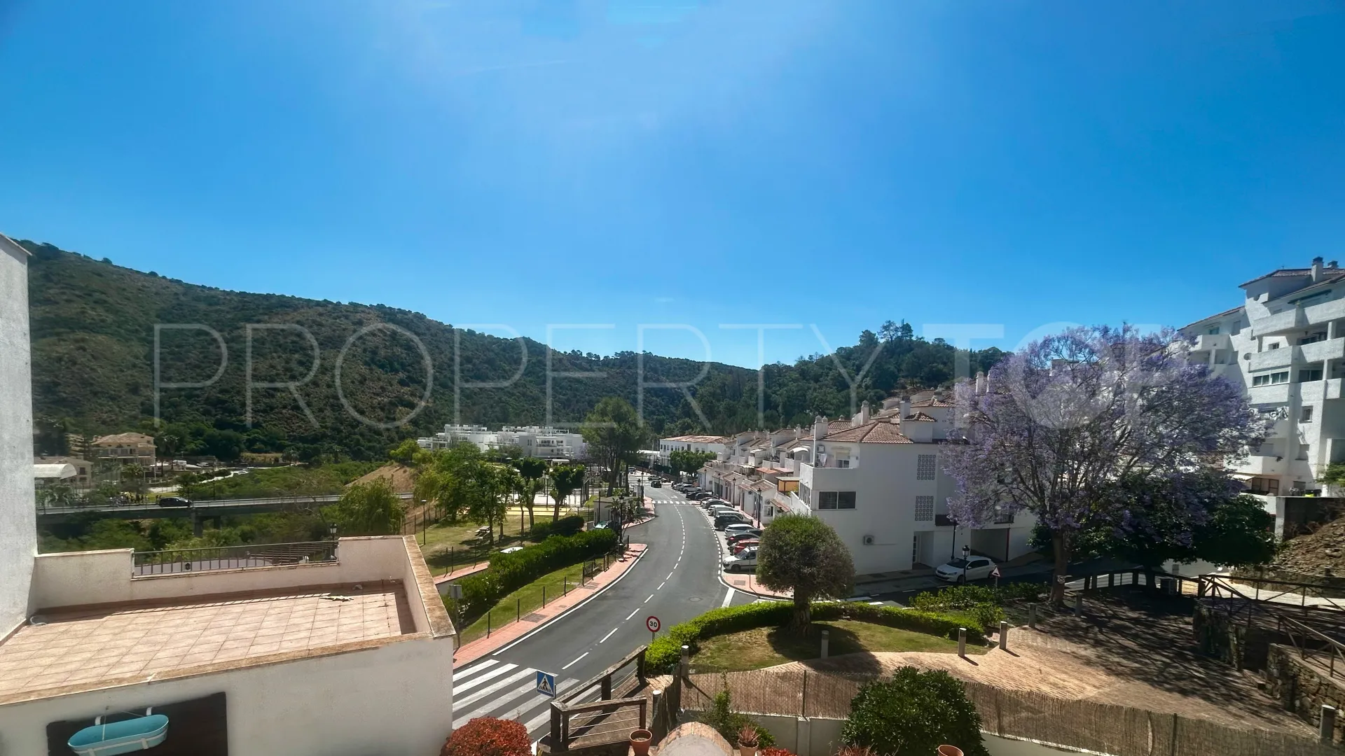 Villa with 4 bedrooms for sale in Benahavis Centro