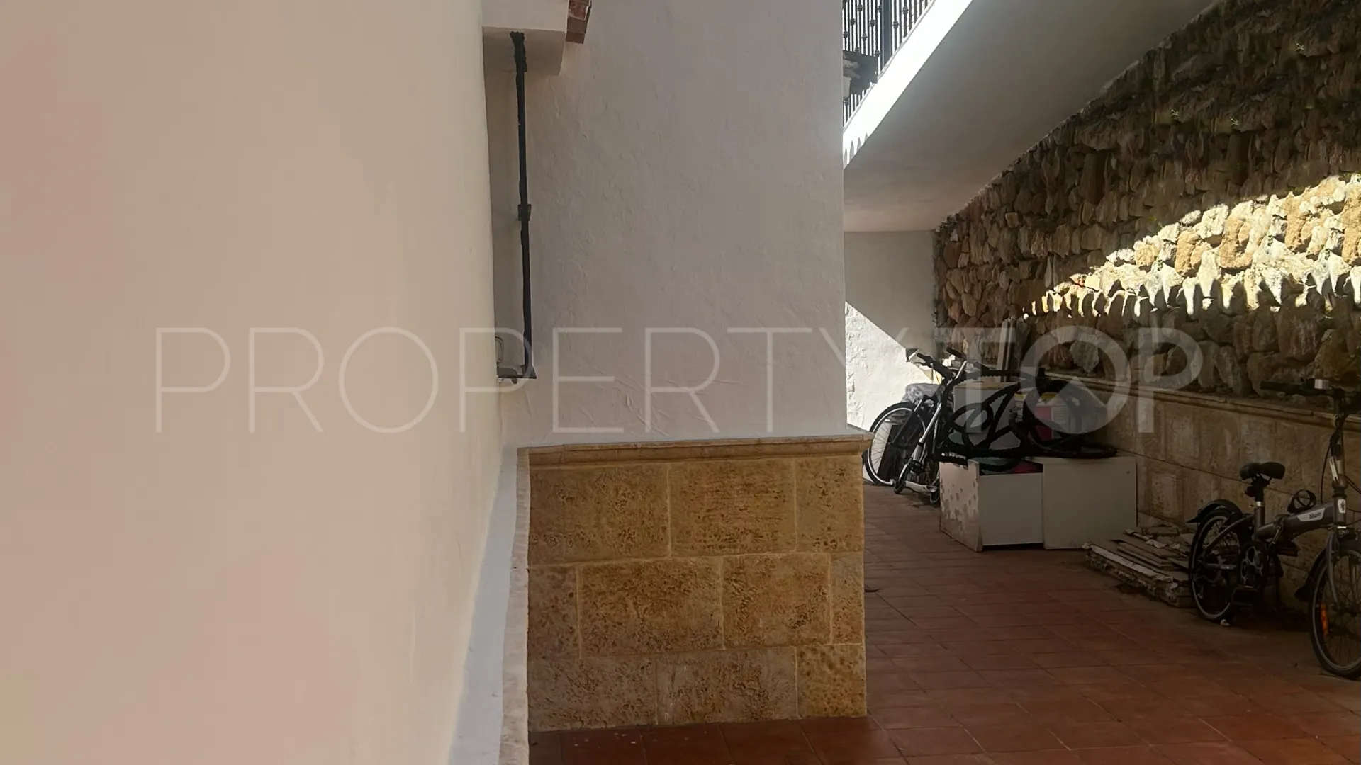Villa with 4 bedrooms for sale in Benahavis Centro