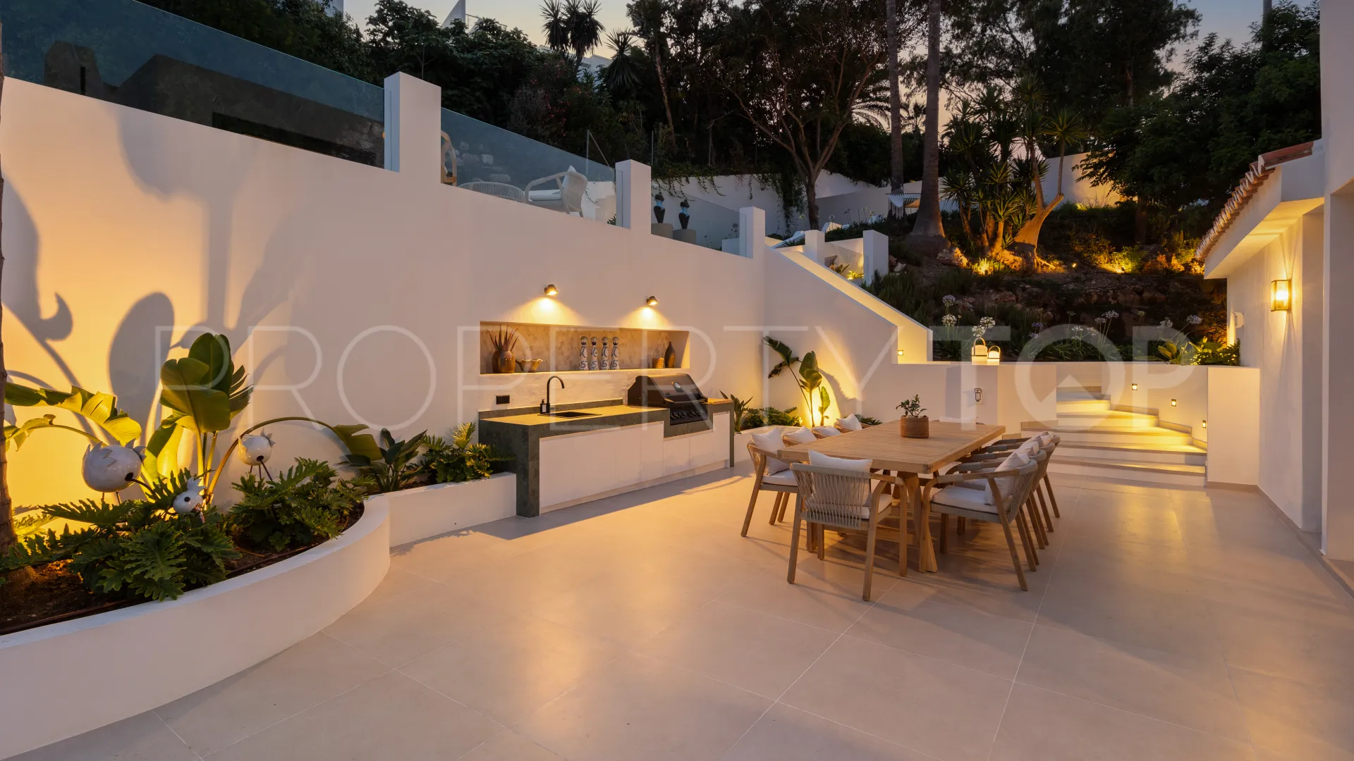 5 bedrooms villa for sale in Nueva Andalucia