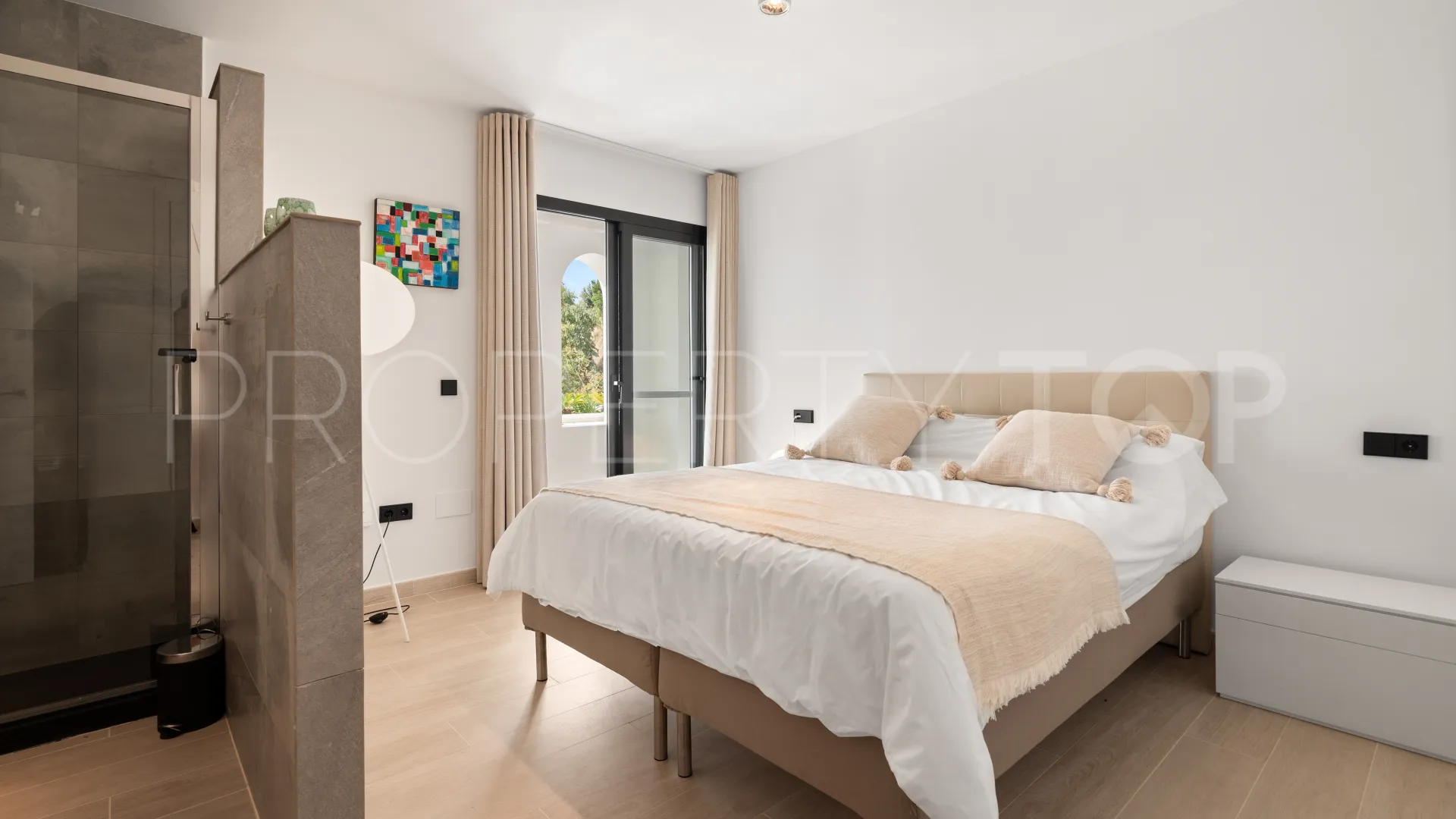 5 bedrooms villa for sale in Nueva Andalucia